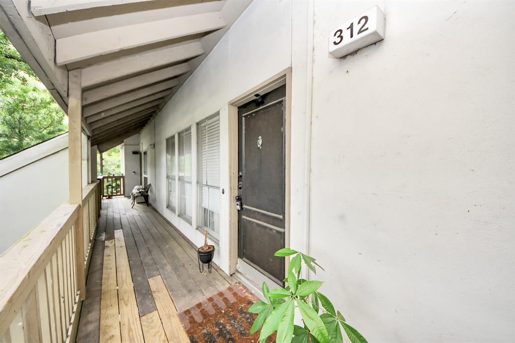 2100 Tanglewilde Street # 312
