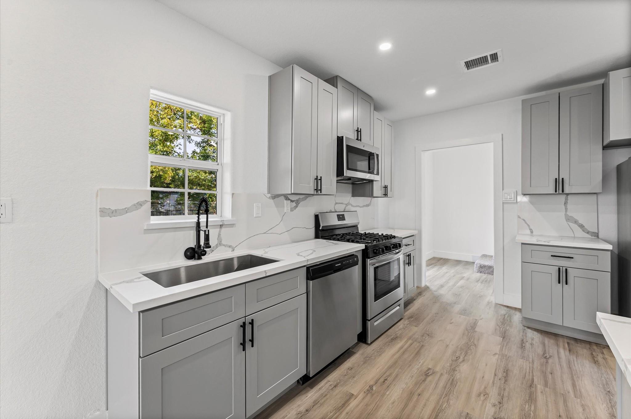 254 Independence Parkway N, Baytown