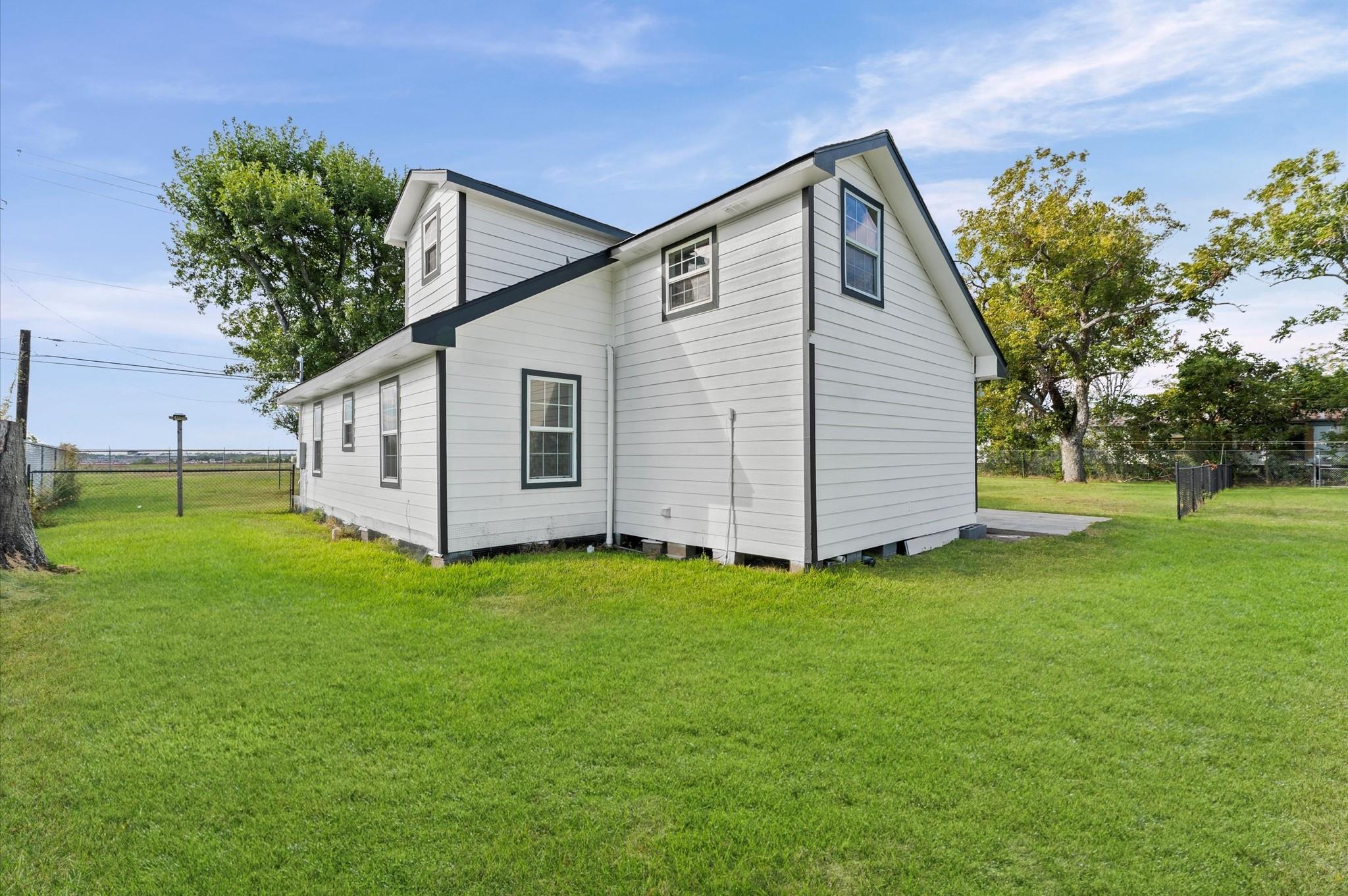 254 Independence Parkway N, Baytown