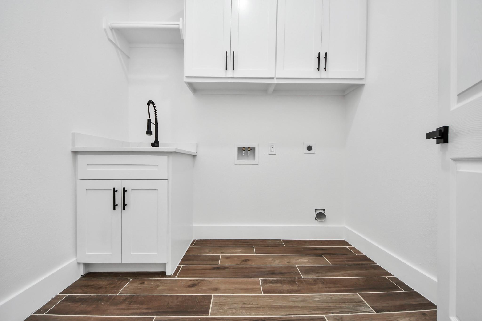 3952 Highline Oaks E