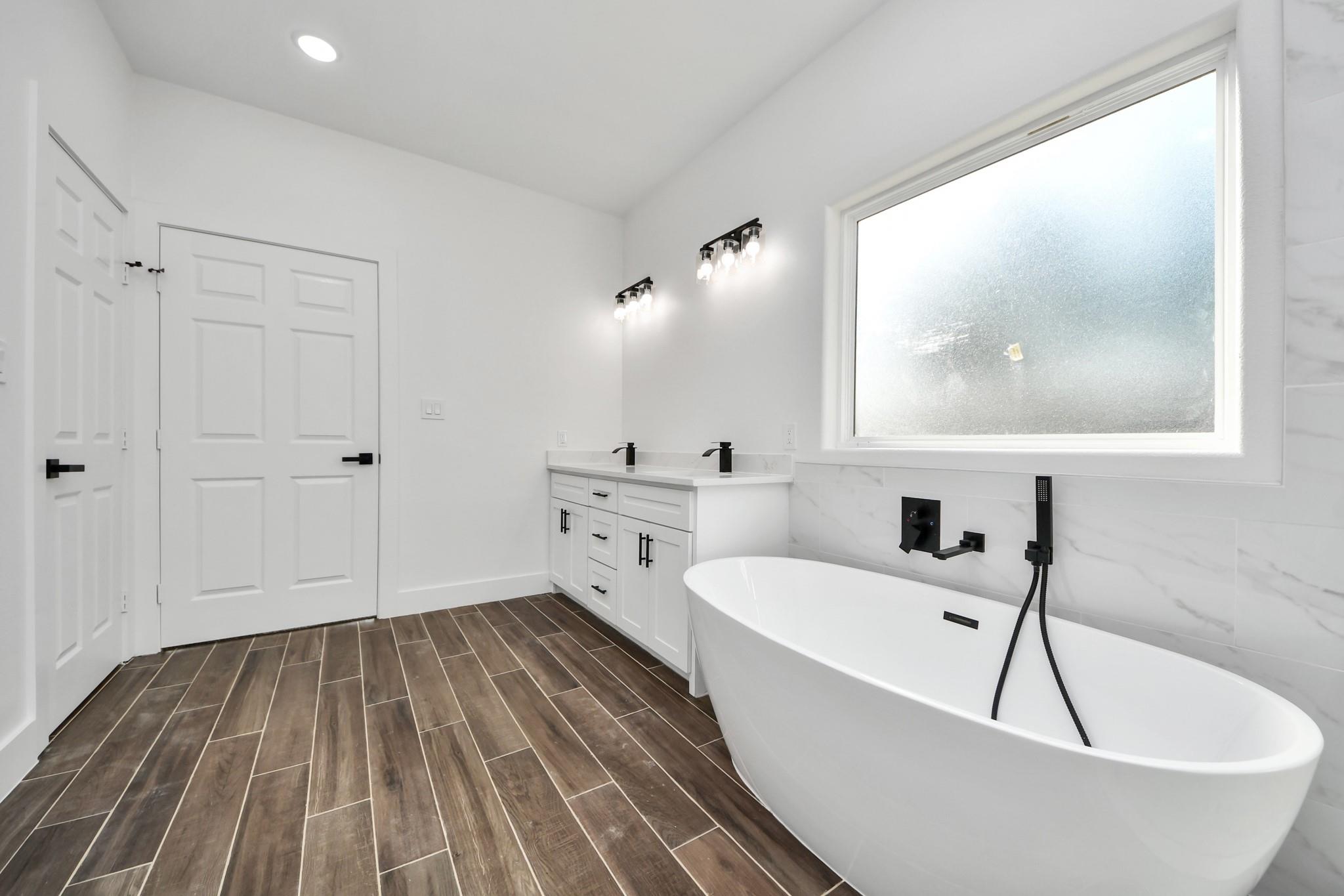 3952 Highline Oaks E