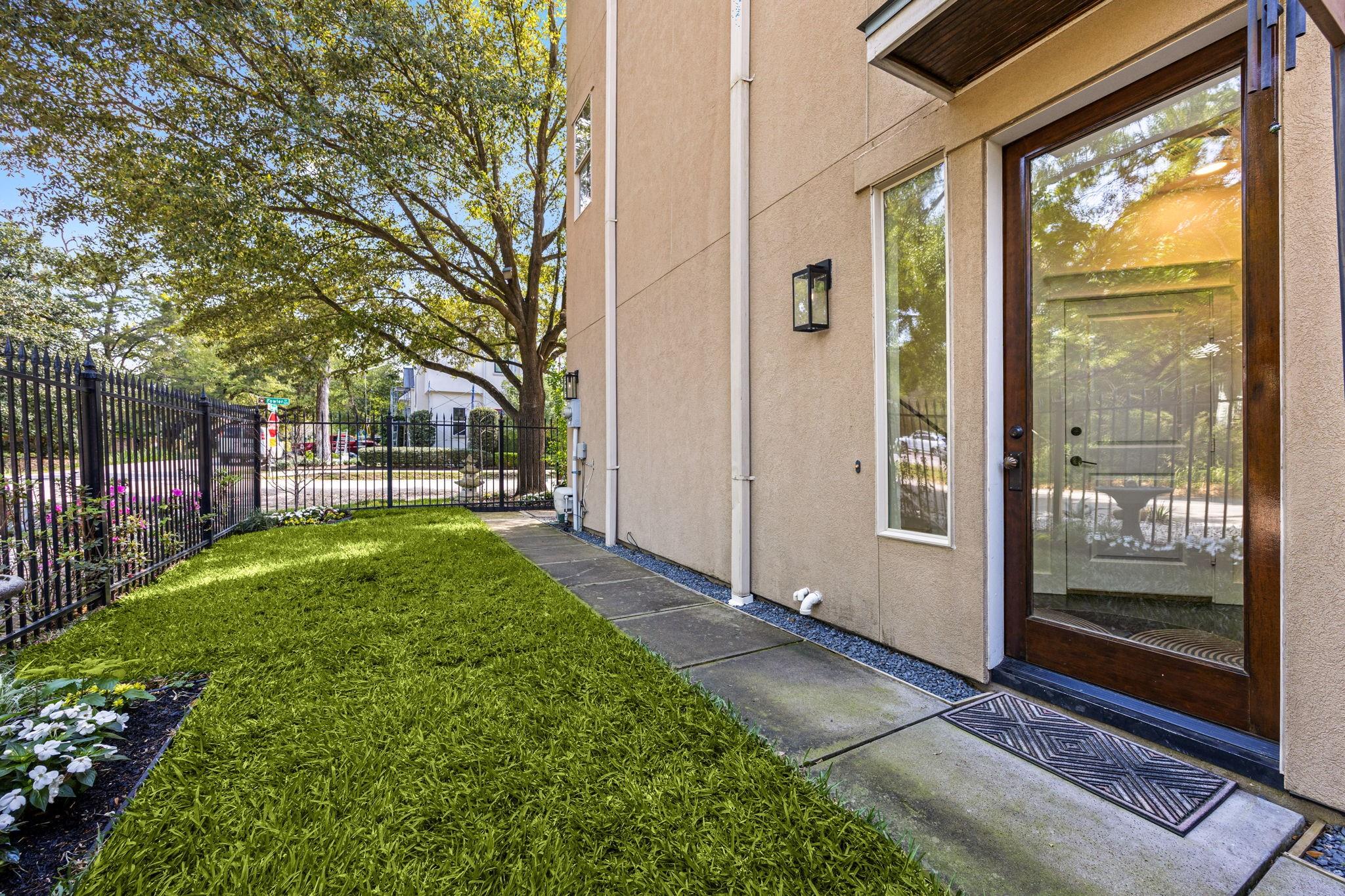 523 Fowler Street