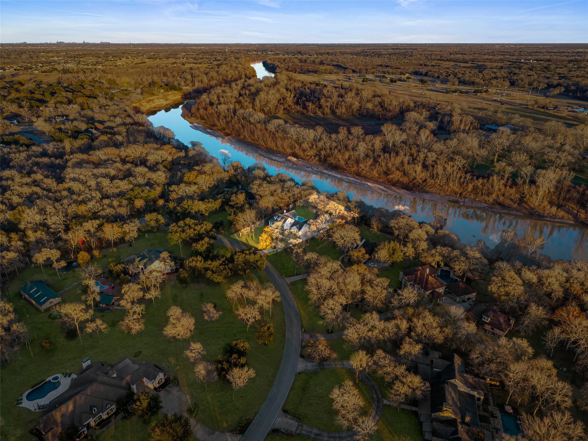 3015 River Forest Dr