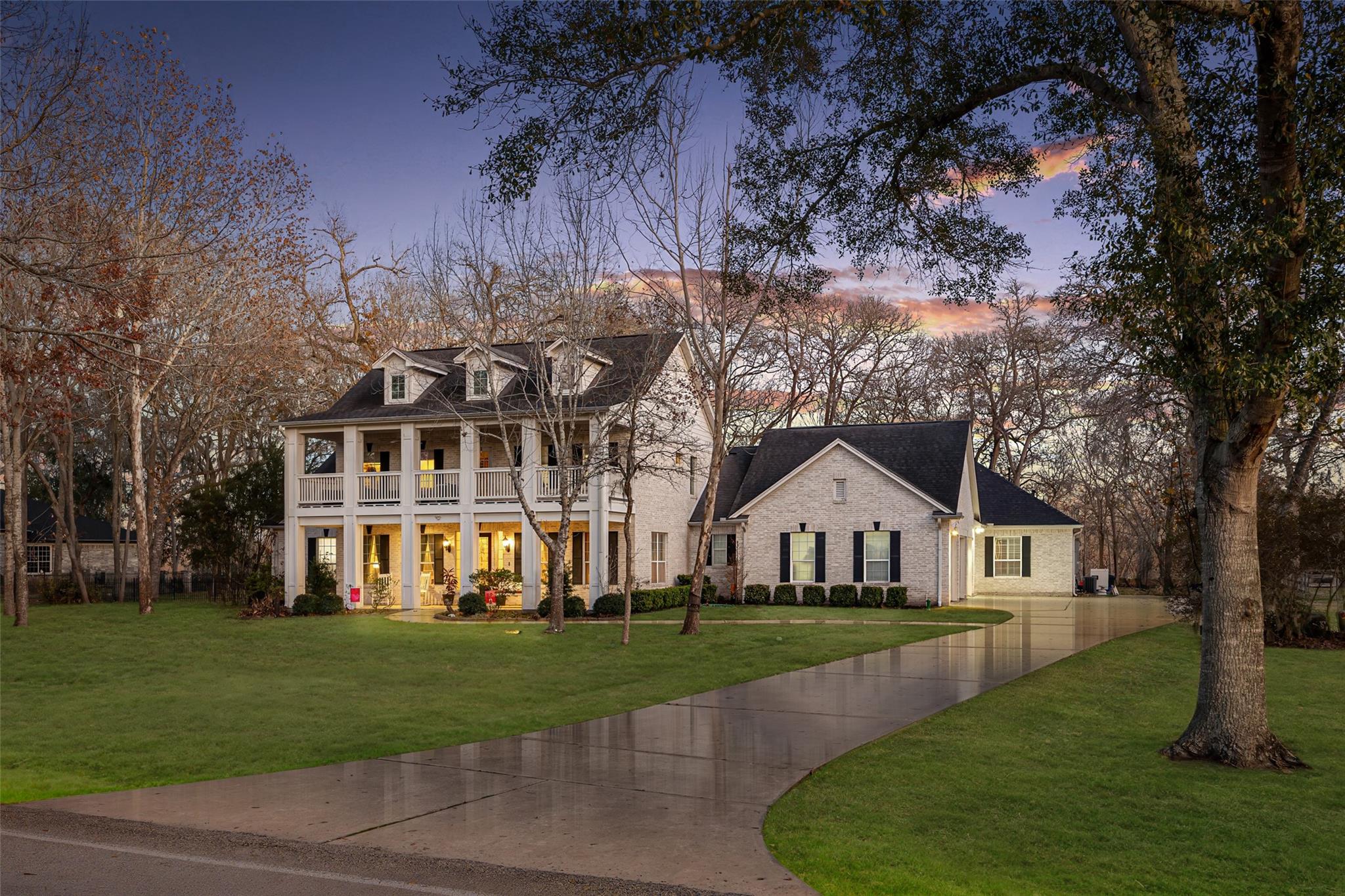 3015 River Forest Dr