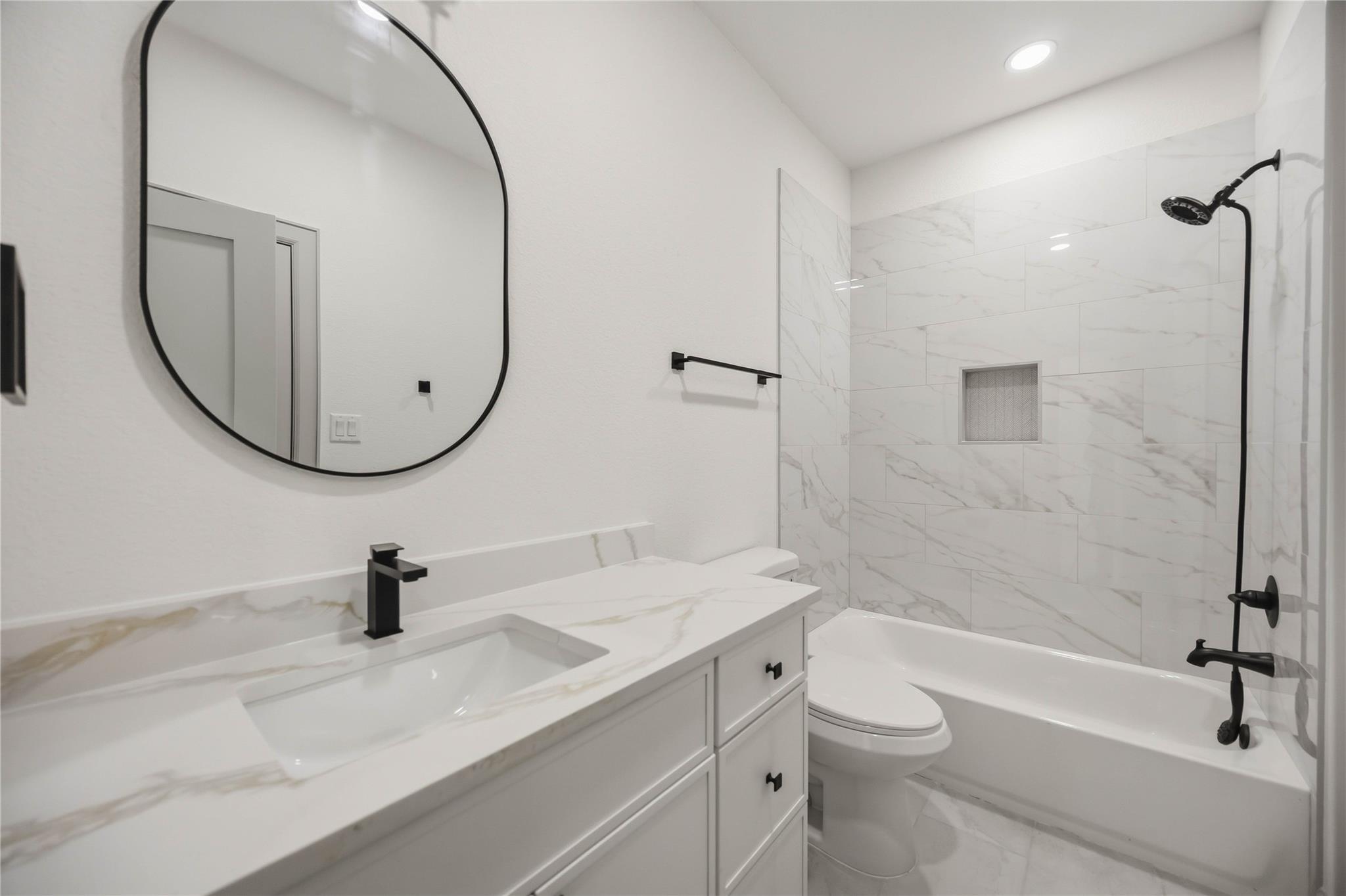 5218 Higgins Street Unit: A/B