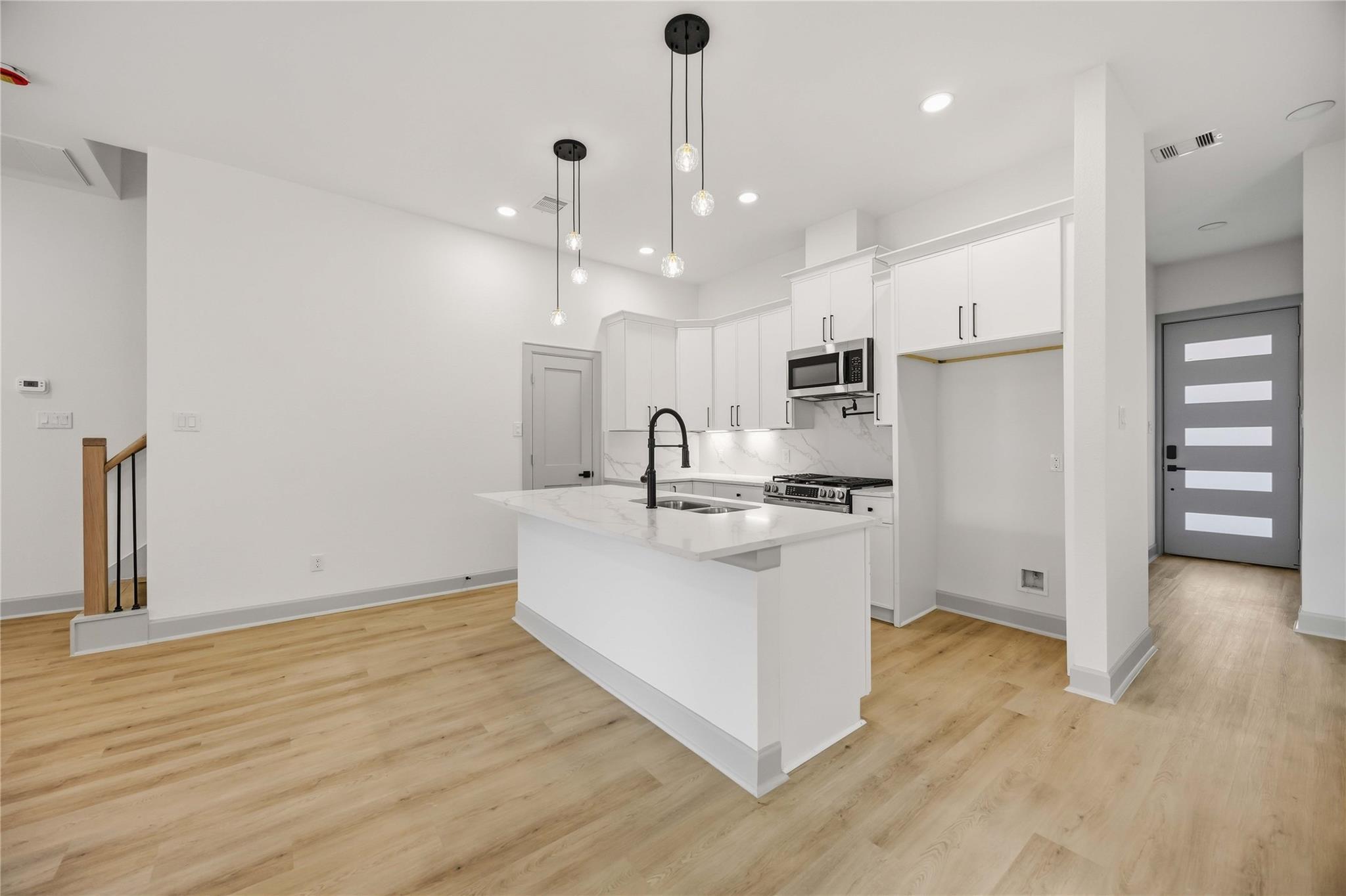 5218 Higgins Street Unit: A/B