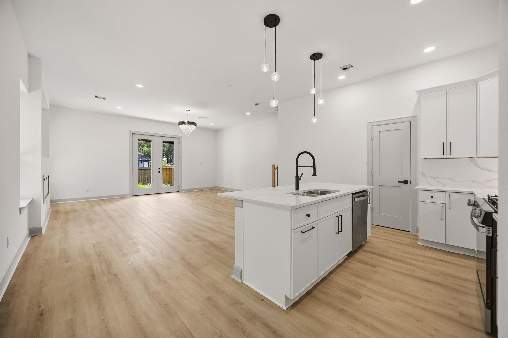 5218 Higgins Street Unit: A/B