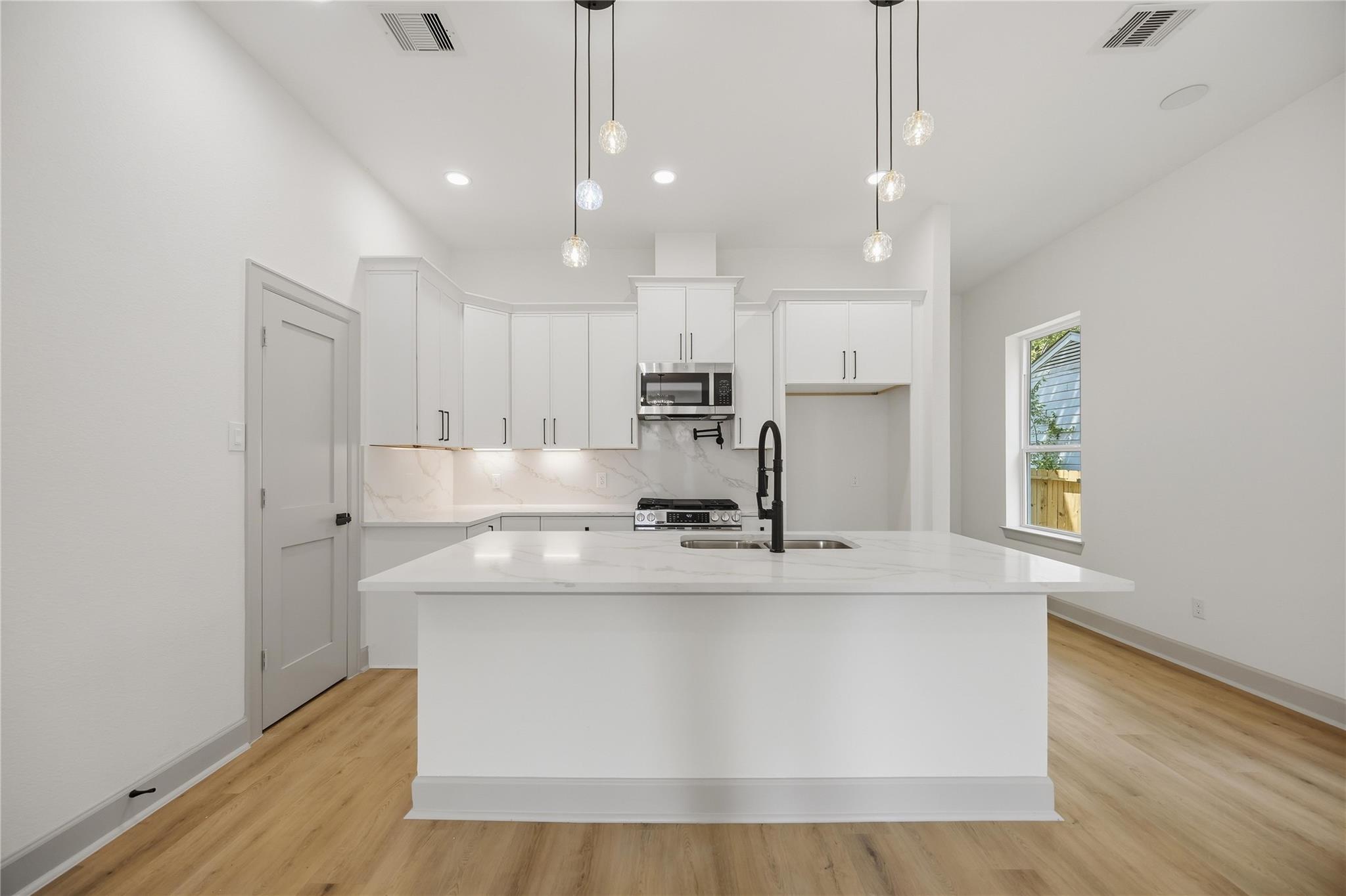 5218 Higgins Street Unit: A/B