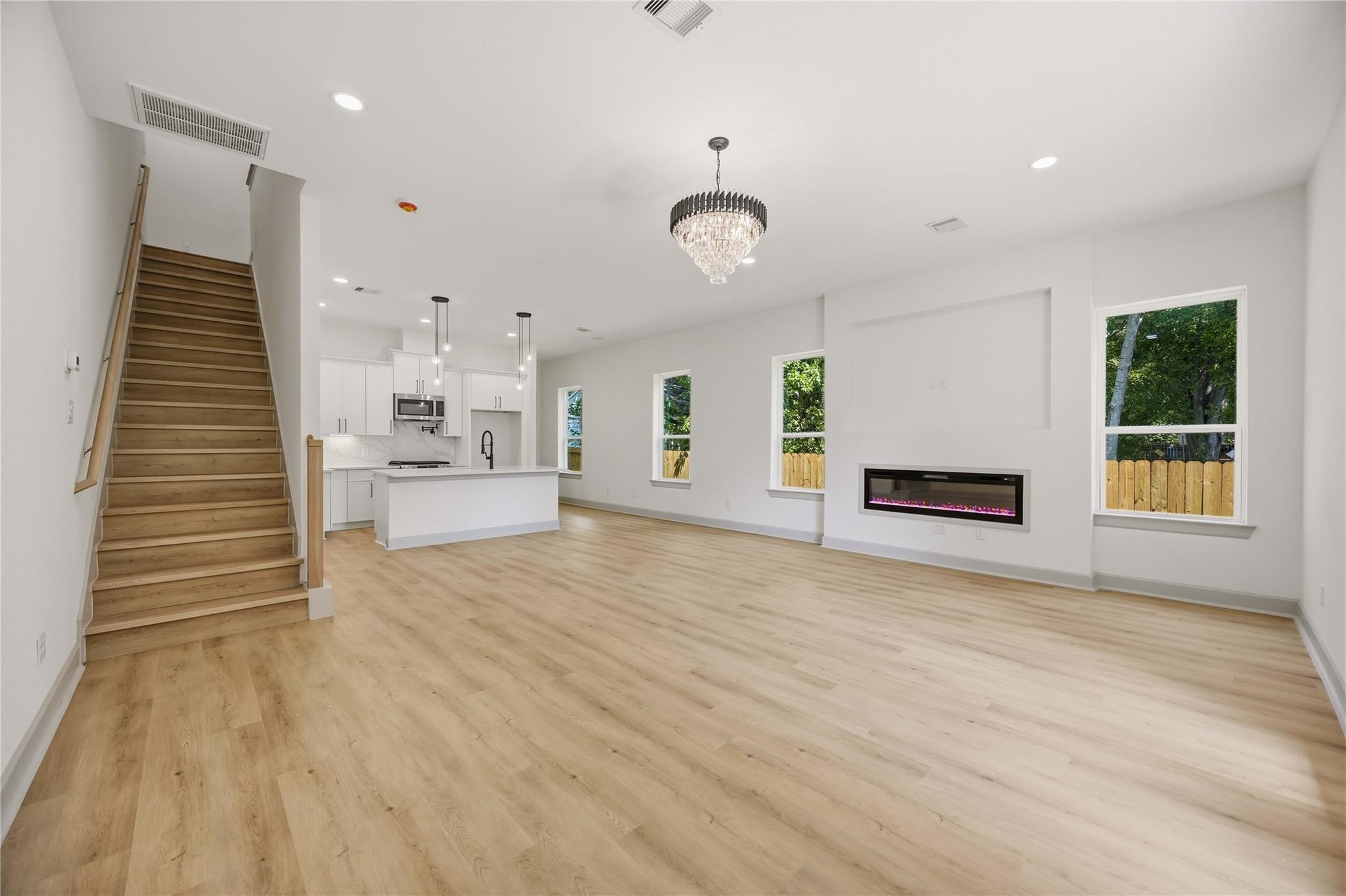 5218 Higgins Street Unit: A/B