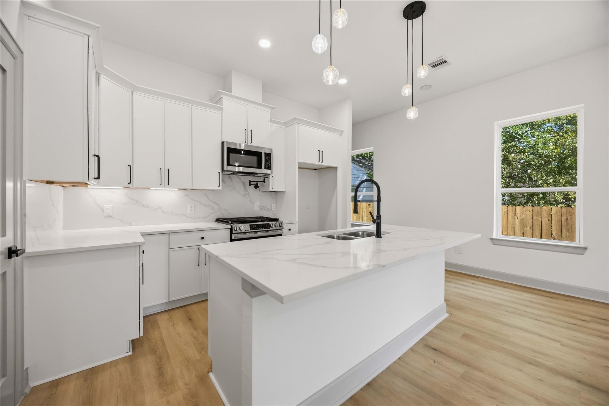 5218 Higgins Street Unit: A/B