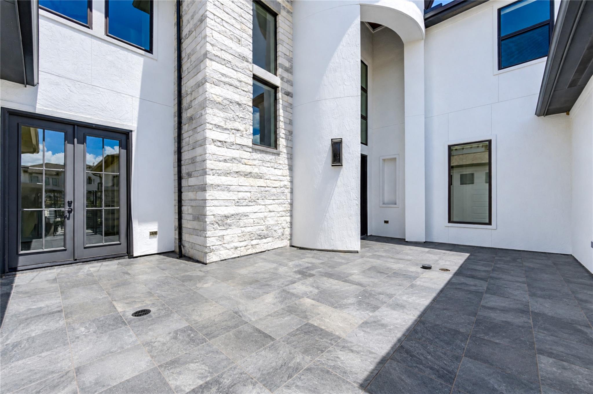 9015 Orchard Cove