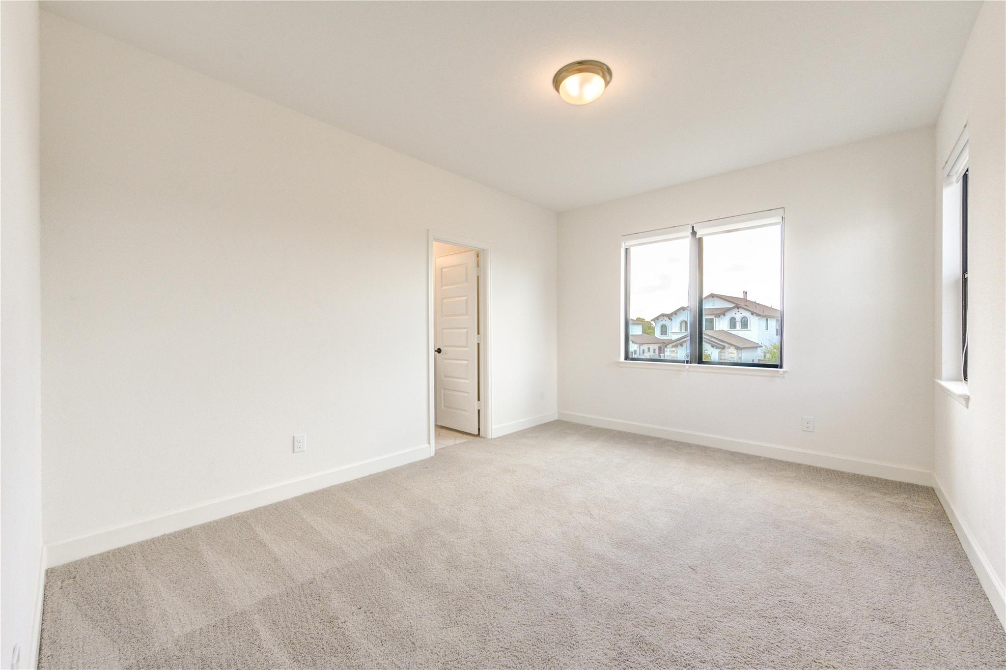9015 Orchard Cove