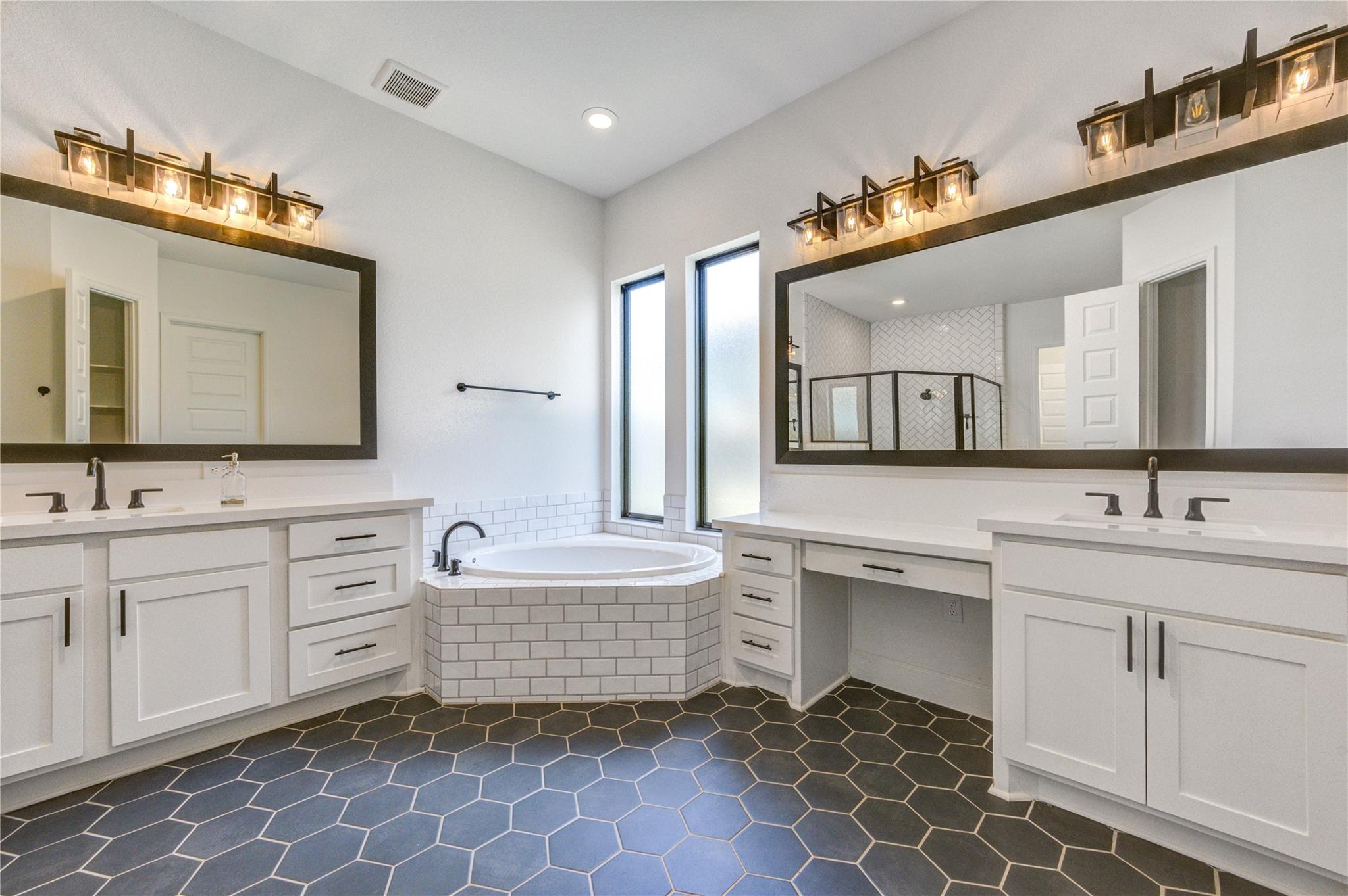 9015 Orchard Cove
