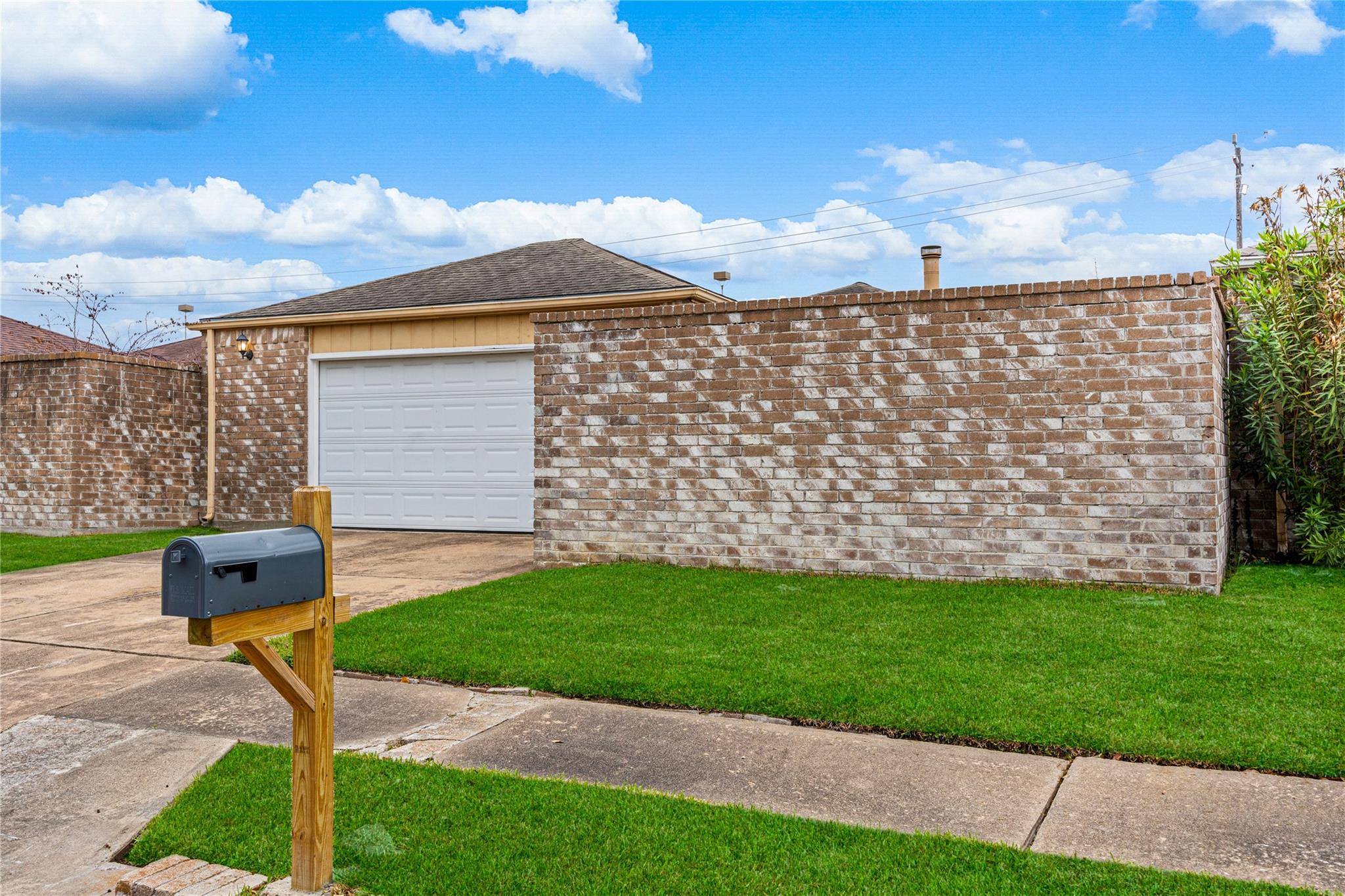 9206 Homeland Drive