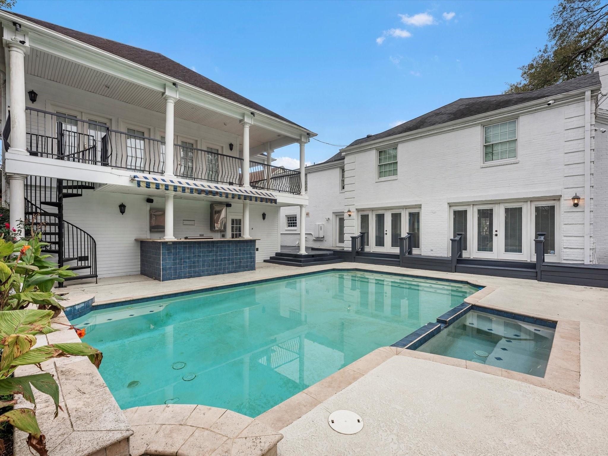 3346 Parkwood Dr