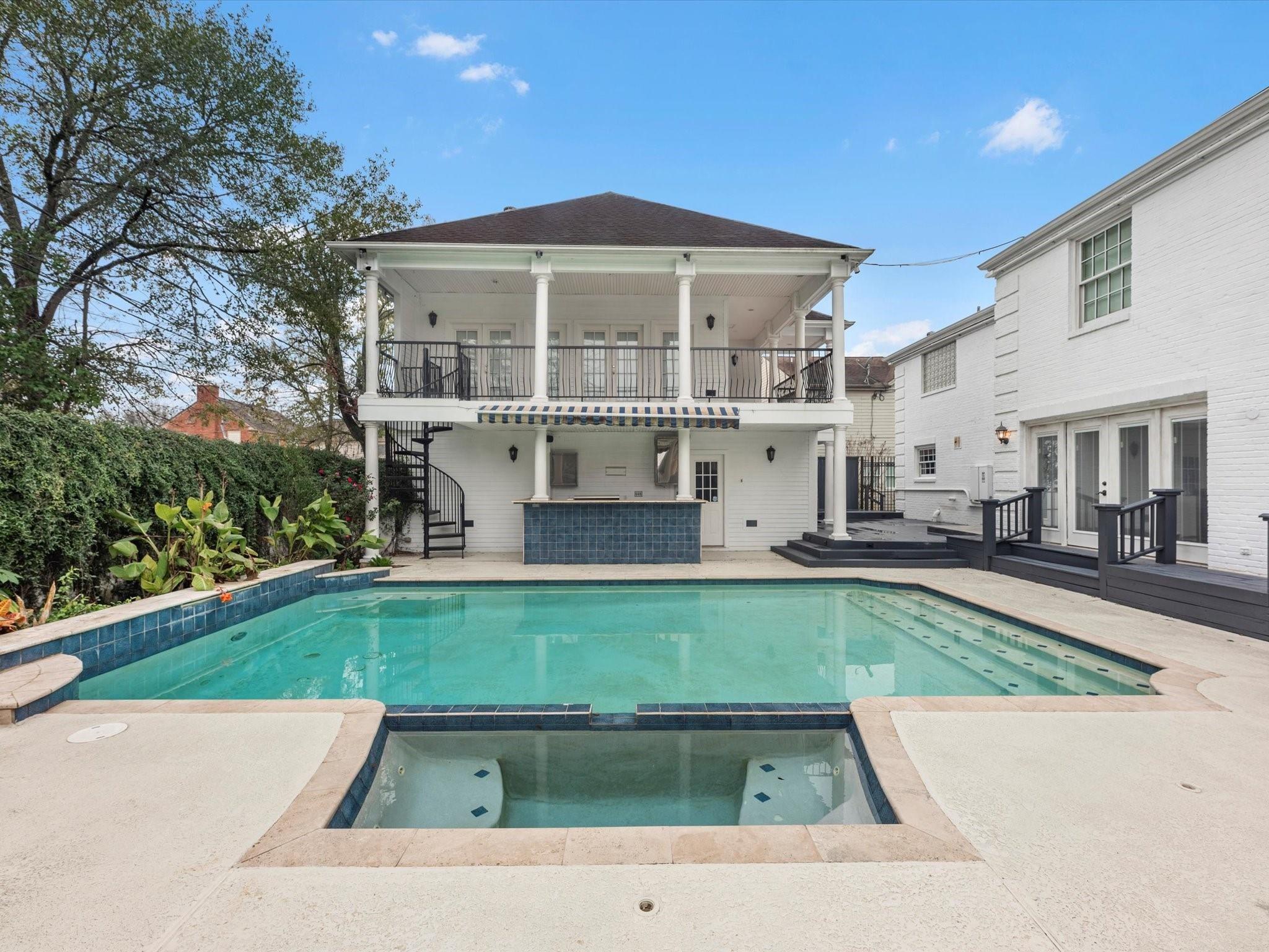 3346 Parkwood Dr