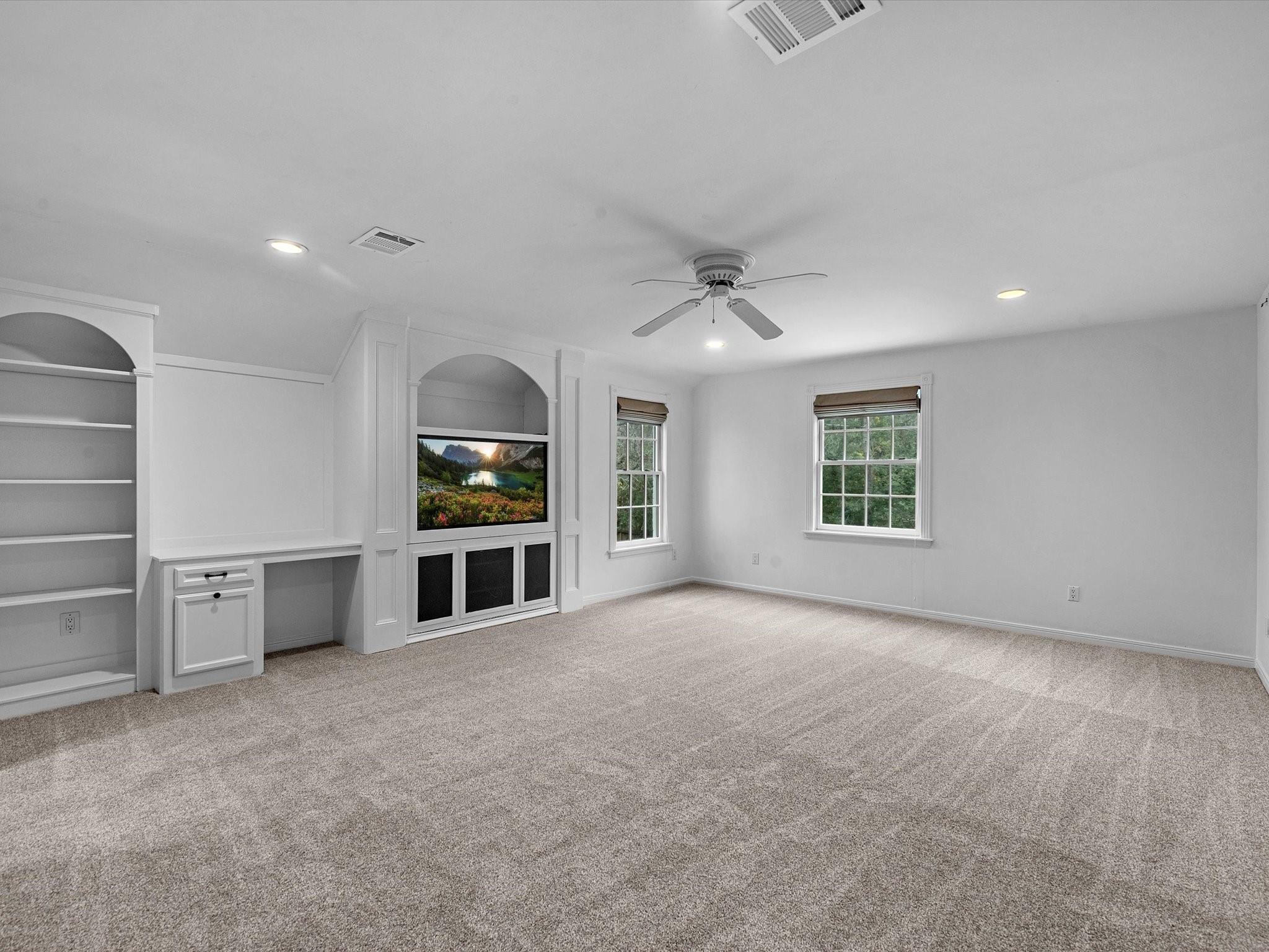 3346 Parkwood Dr