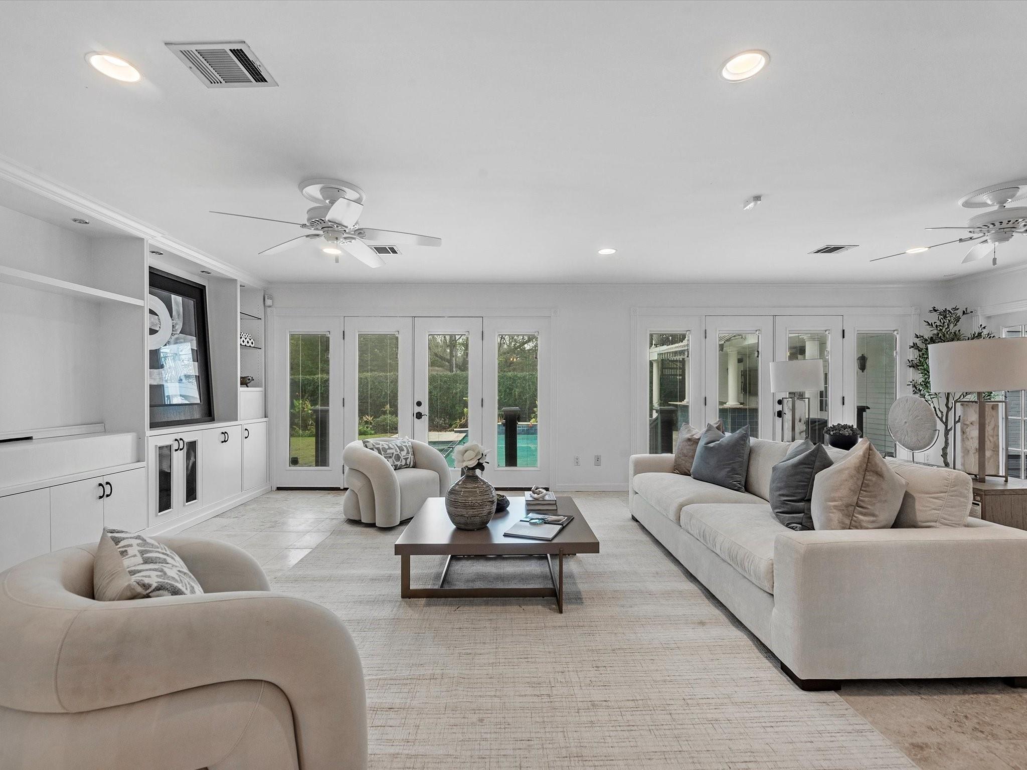 3346 Parkwood Dr