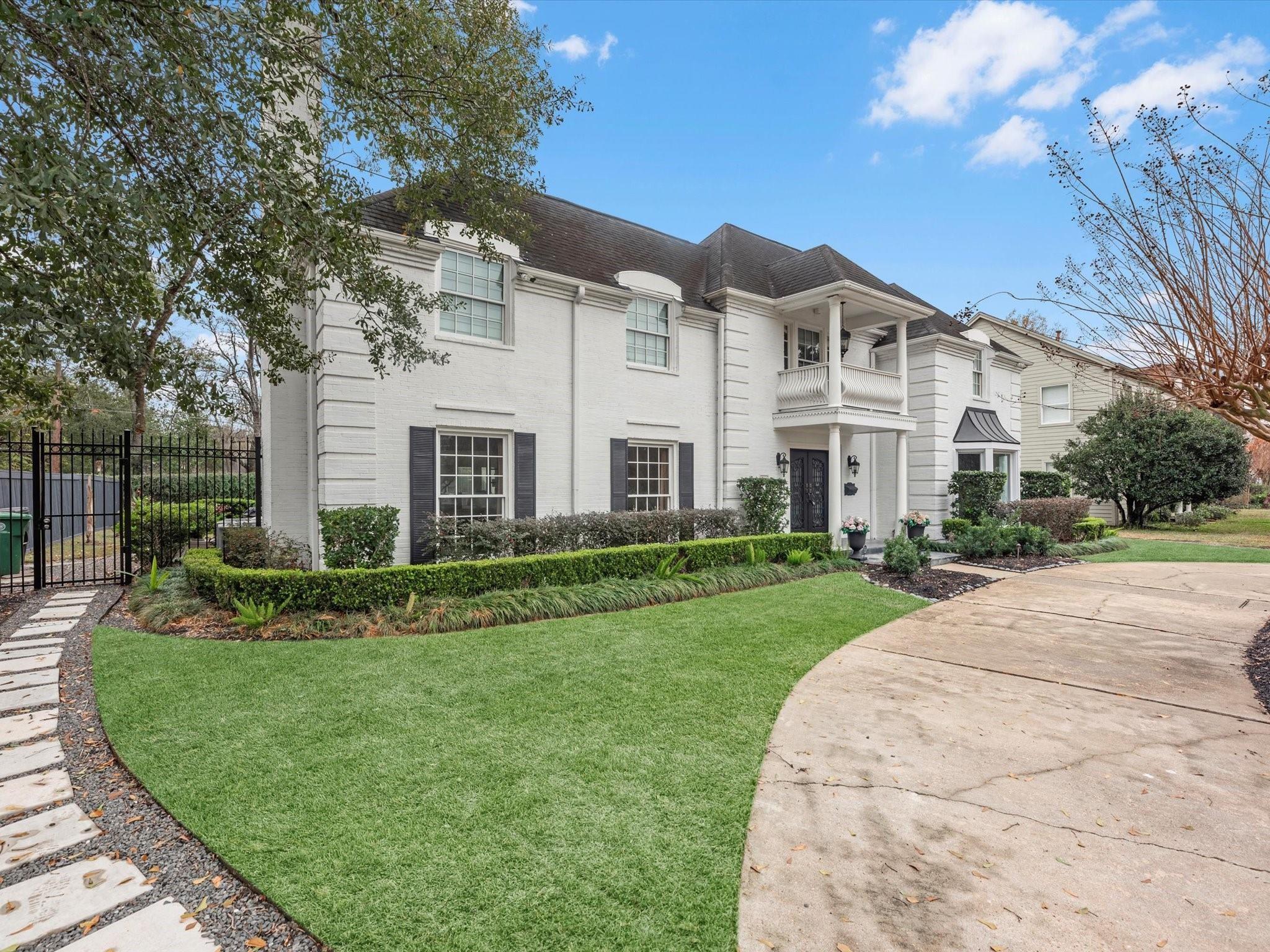 3346 Parkwood Dr