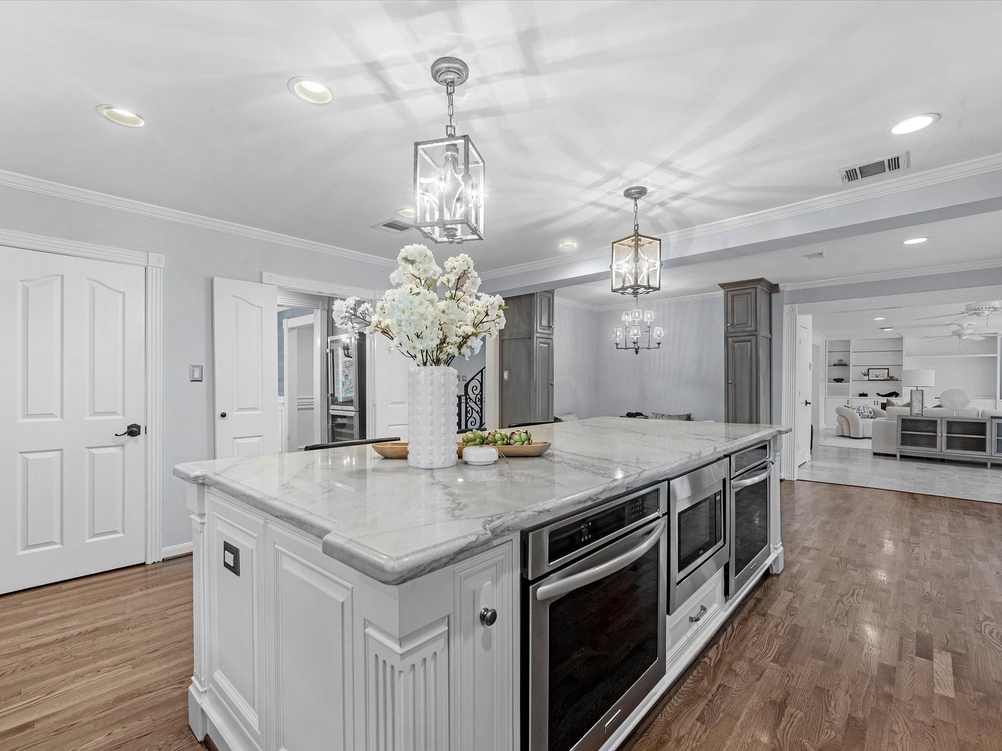 3346 Parkwood Dr