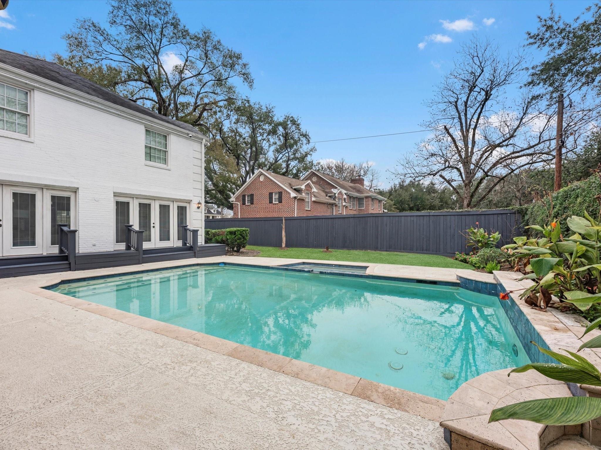 3346 Parkwood Dr