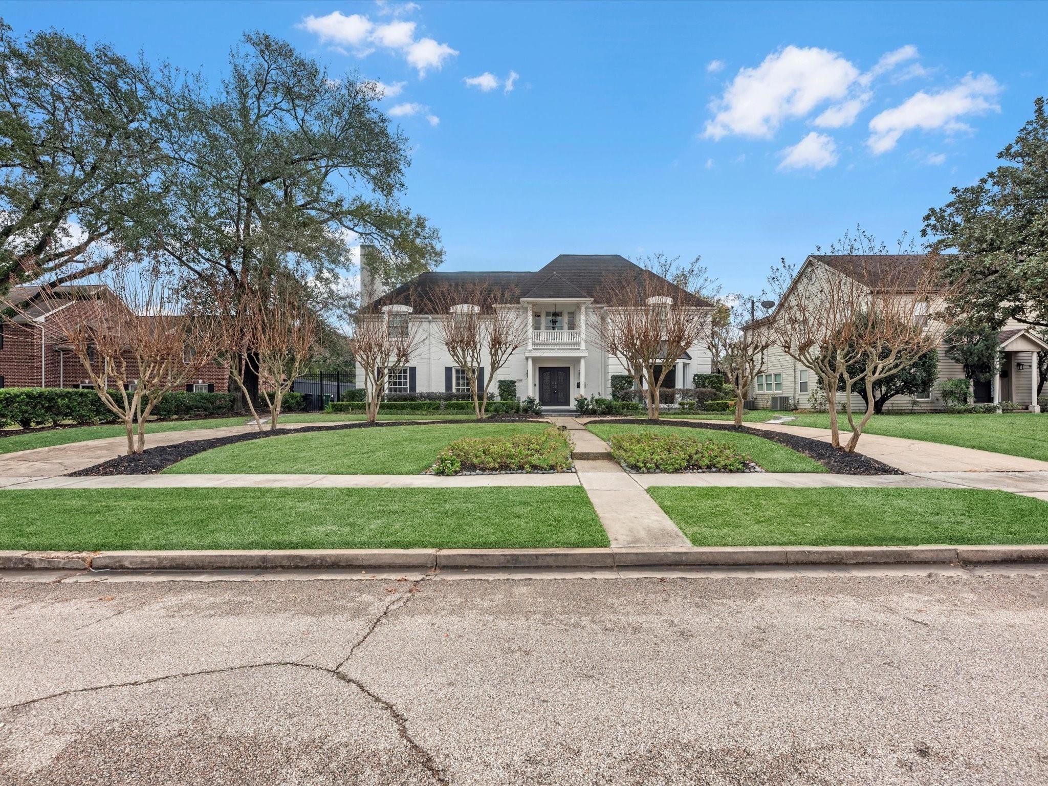 3346 Parkwood Dr