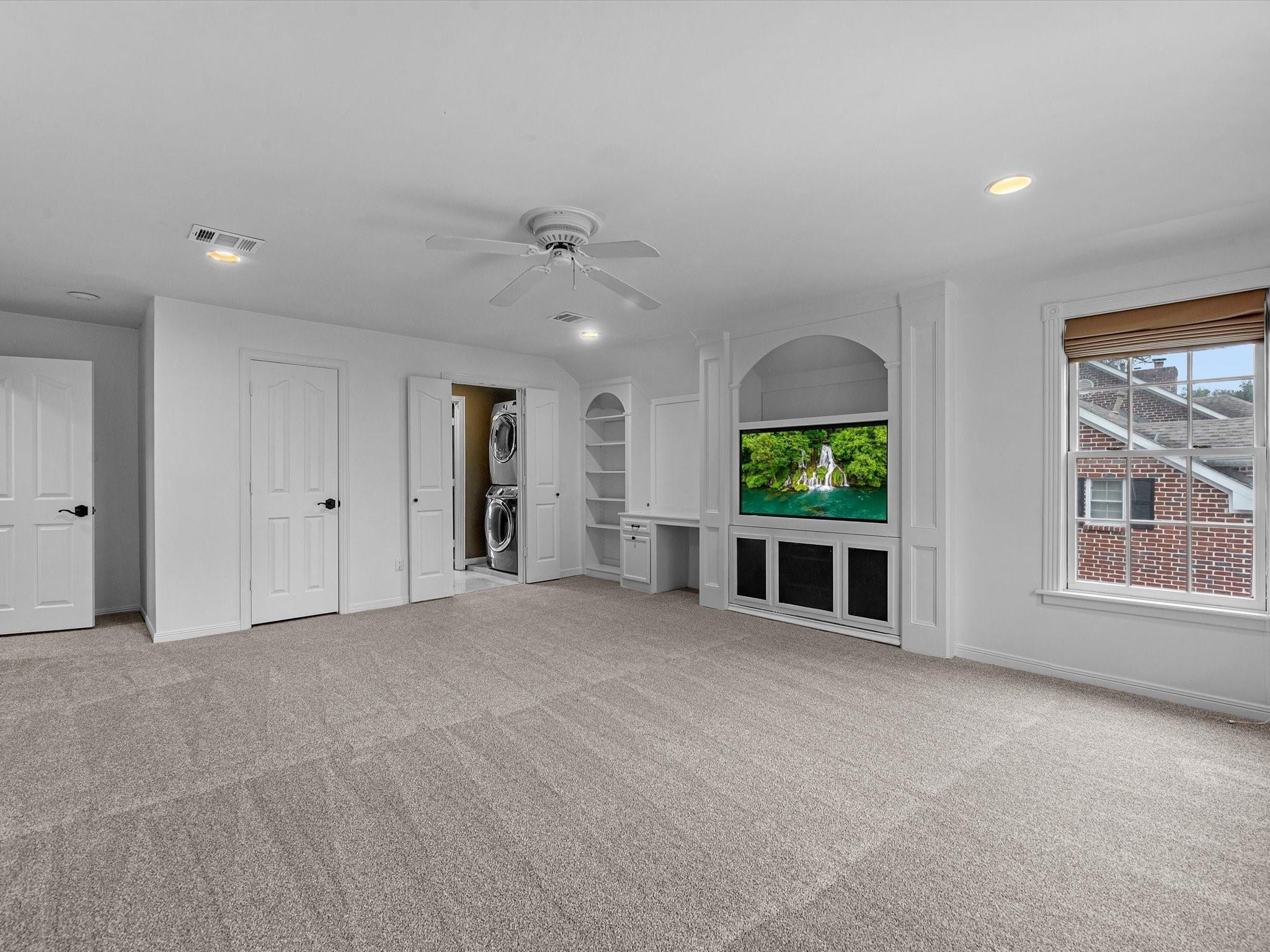 3346 Parkwood Dr