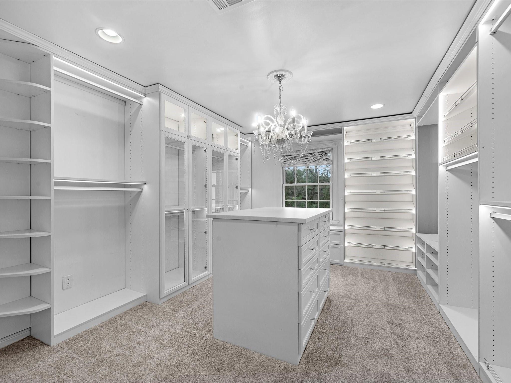 3346 Parkwood Dr