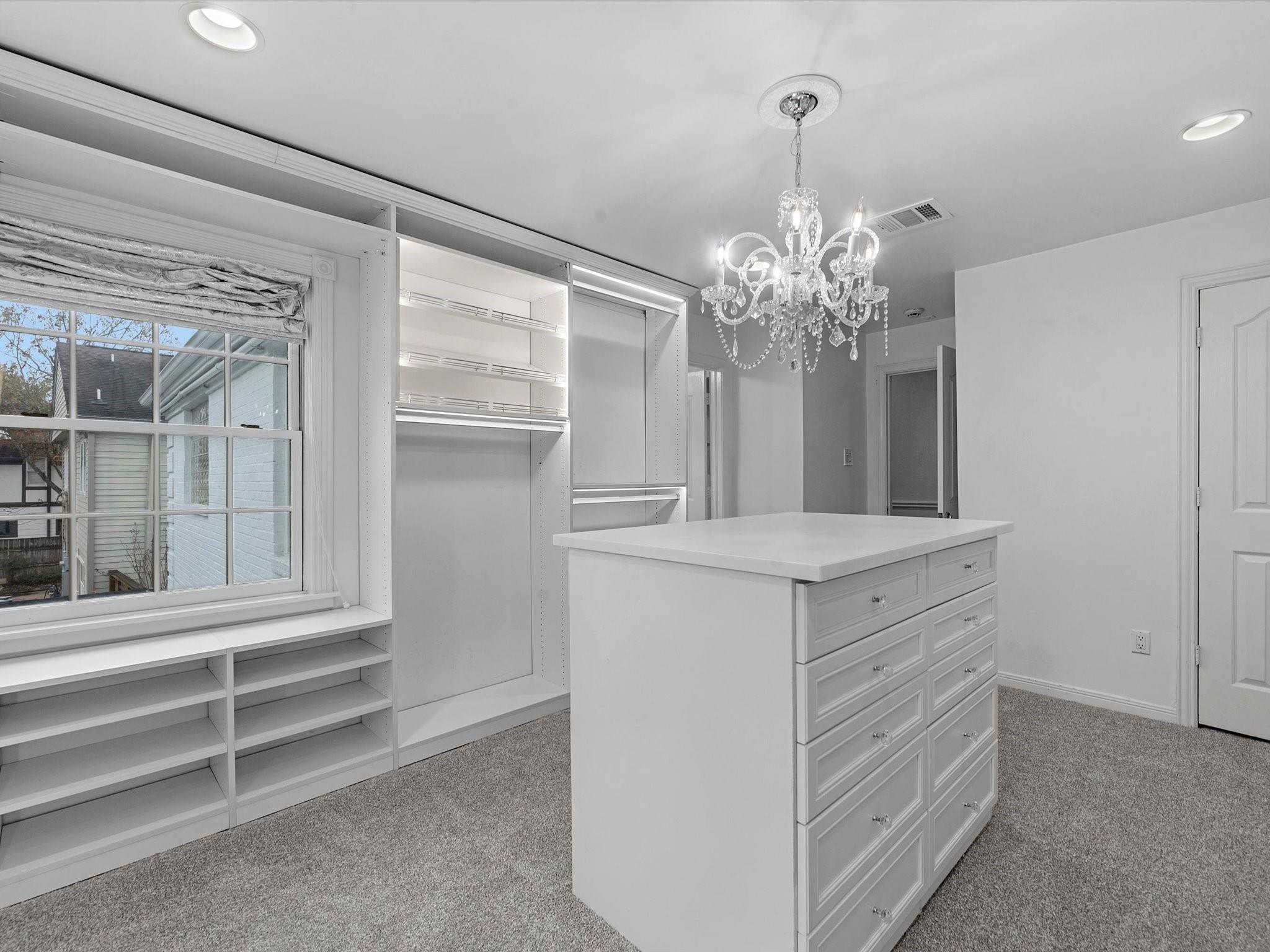 3346 Parkwood Dr