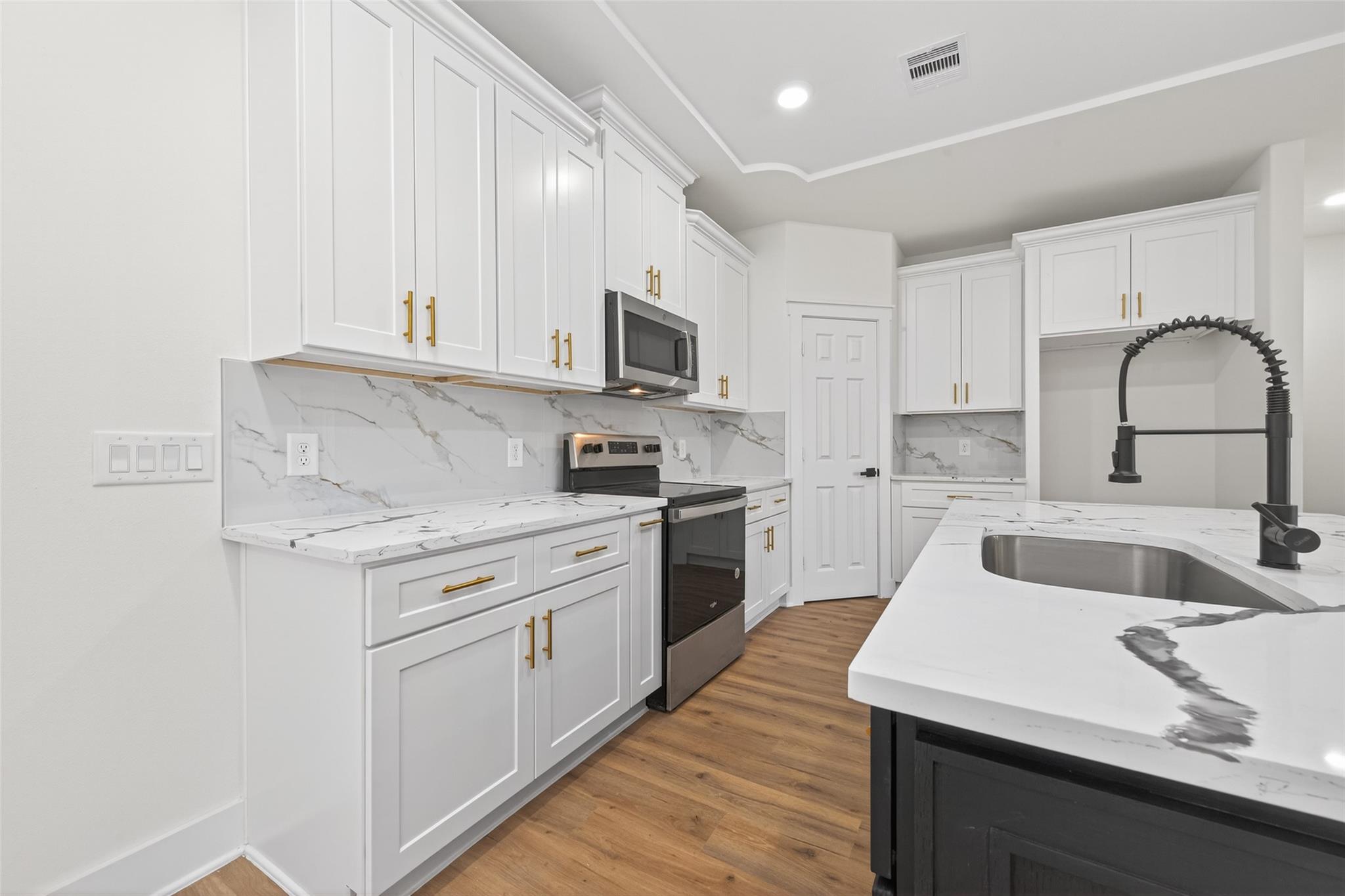1042 Gazing Pine Street