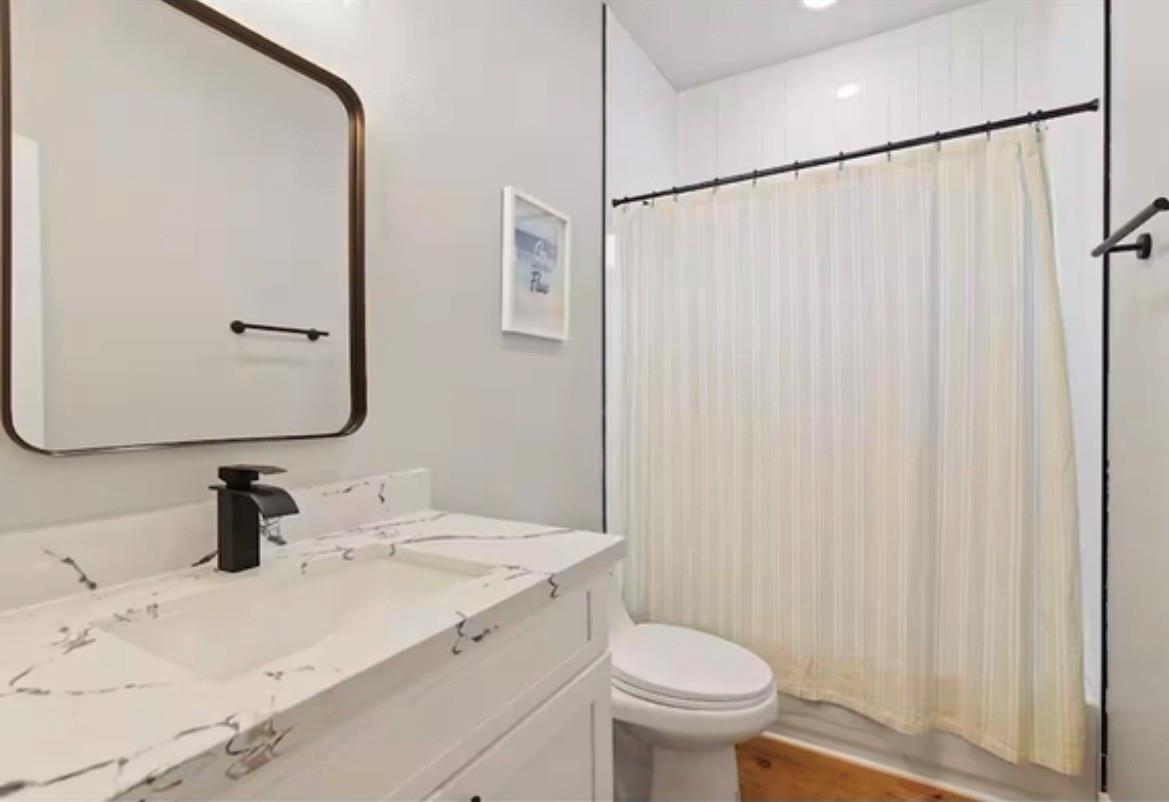 2406 Truxillo Street Unit: B UPPER