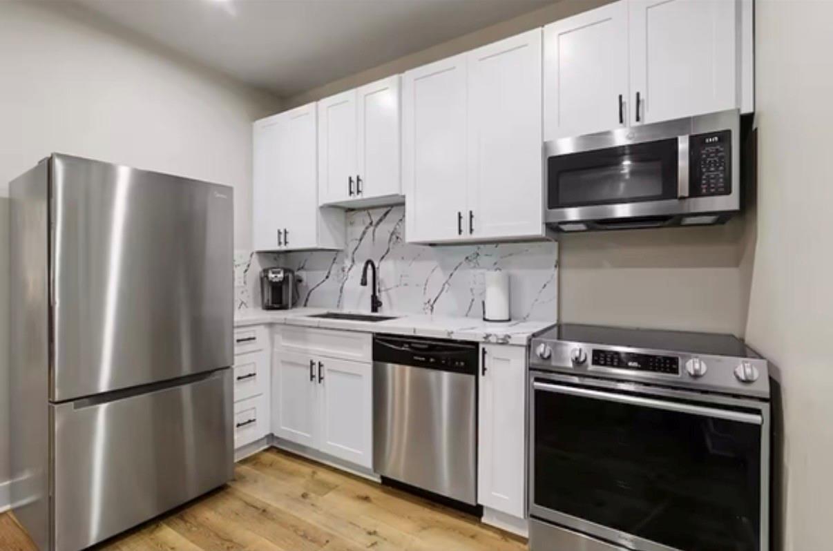 2406 Truxillo Street Unit: B UPPER