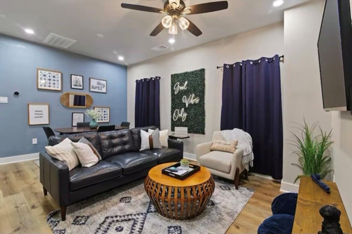 2406 Truxillo Street Unit: B UPPER