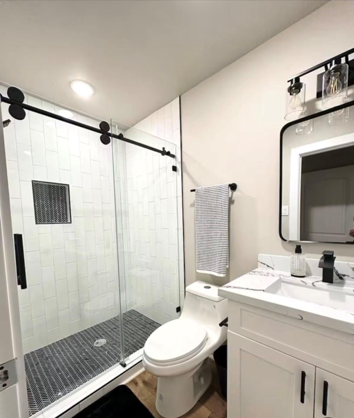 2406 Truxillo Street Unit: B UPPER