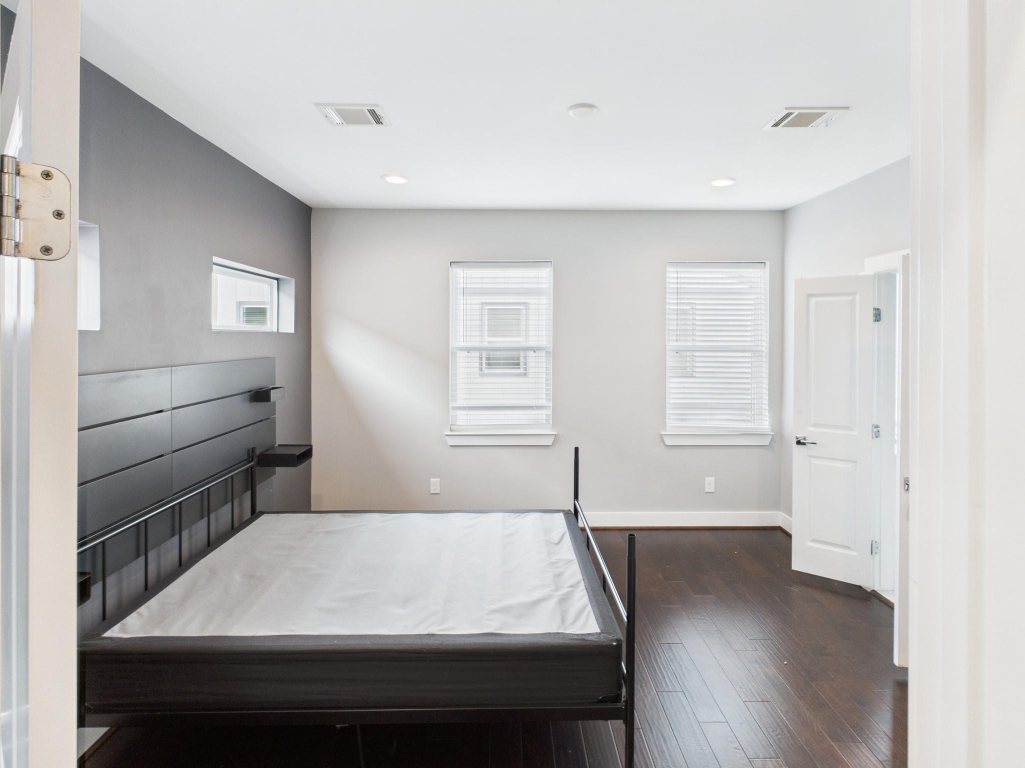 754 W Donovan Street