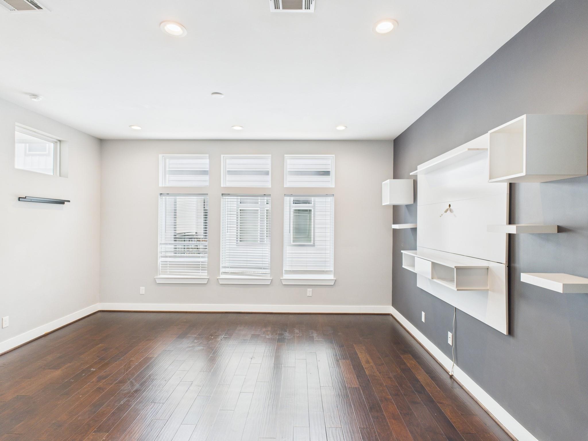 754 W Donovan Street