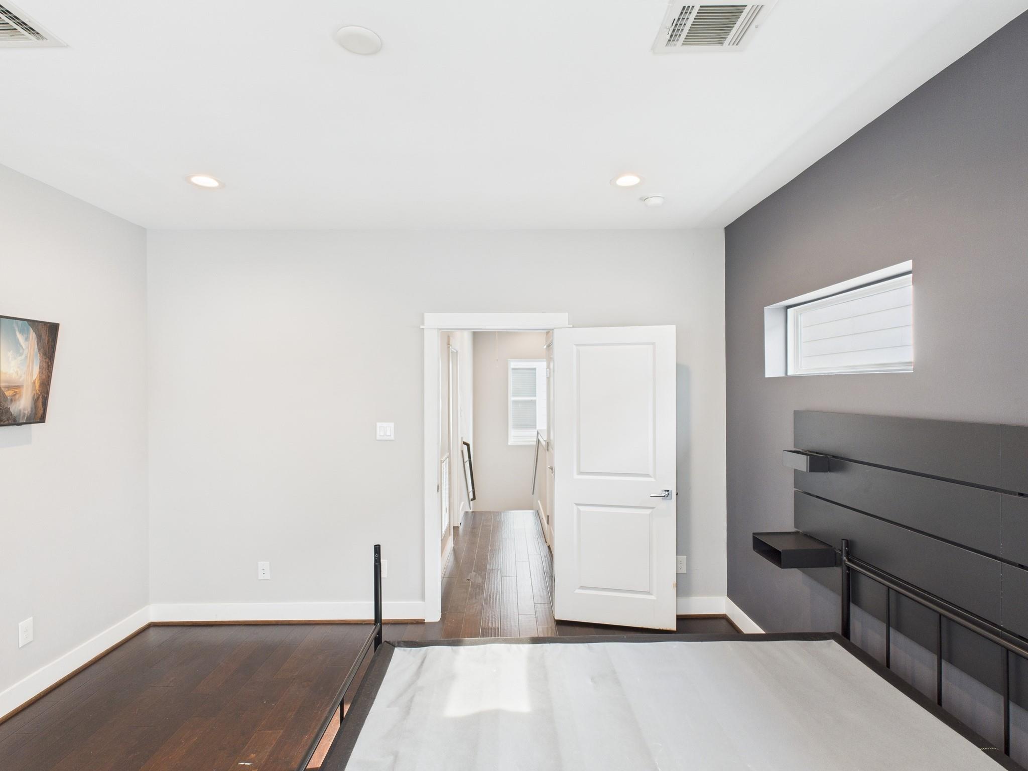 754 W Donovan Street