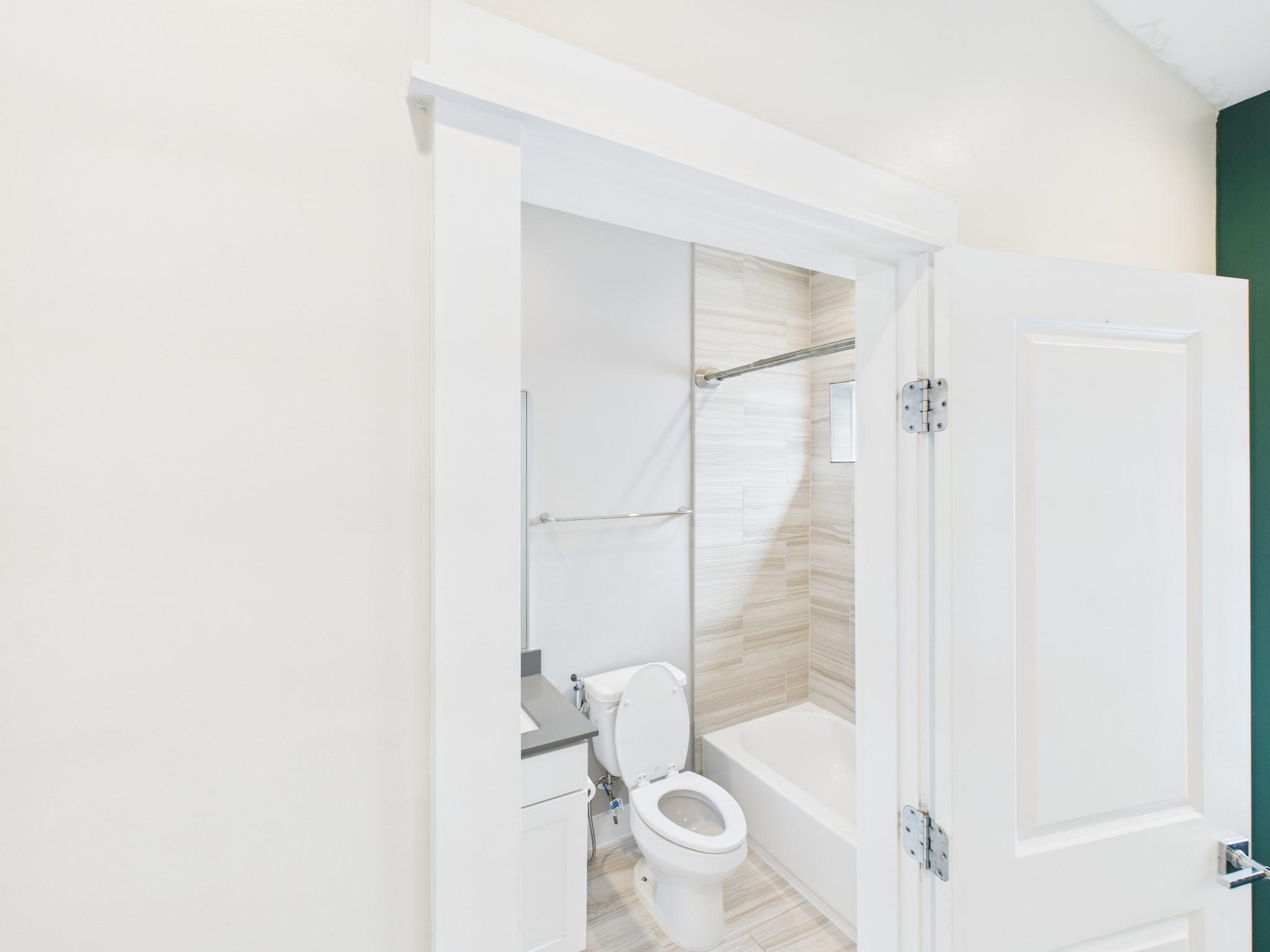 754 W Donovan Street