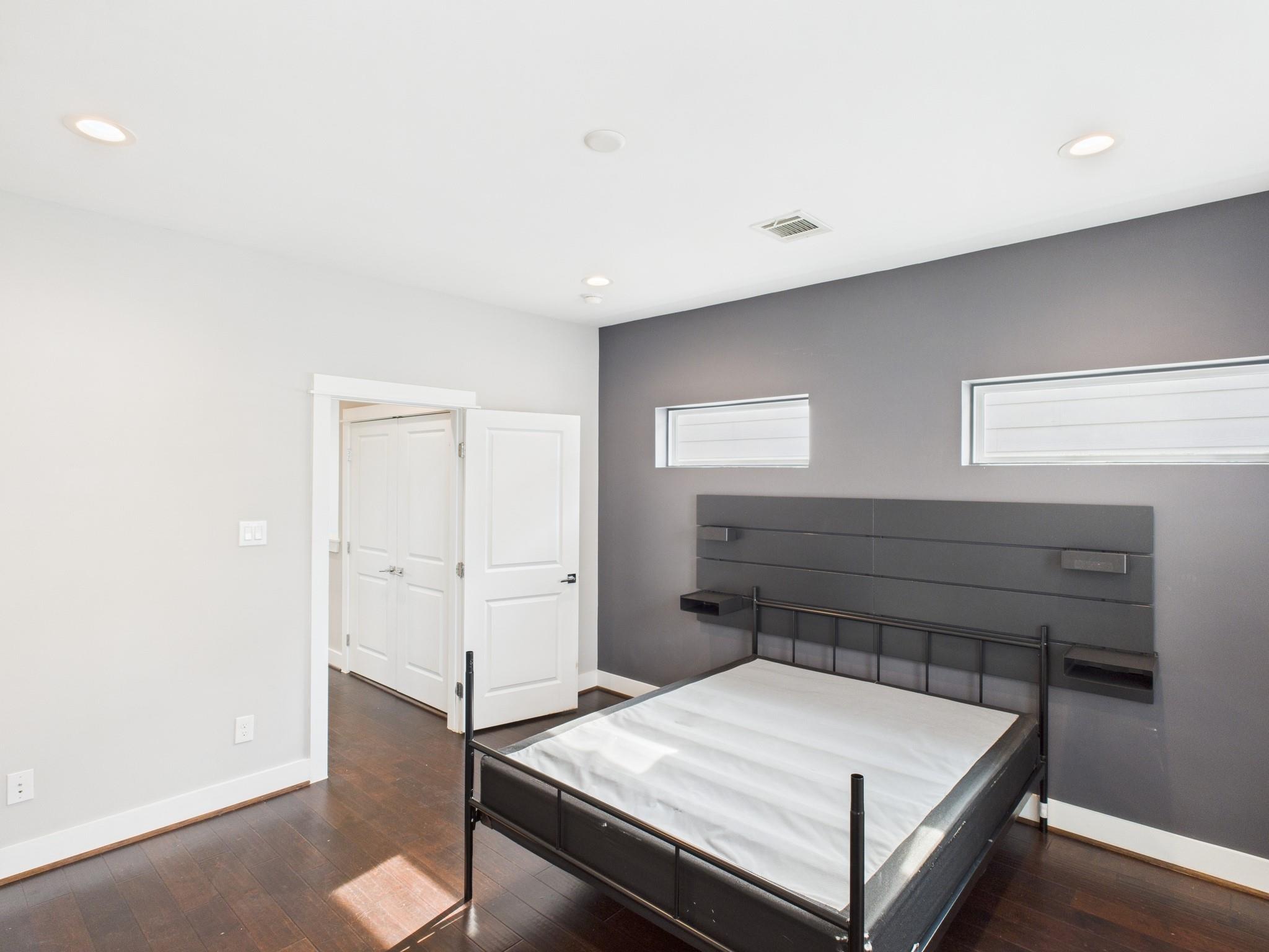 754 W Donovan Street