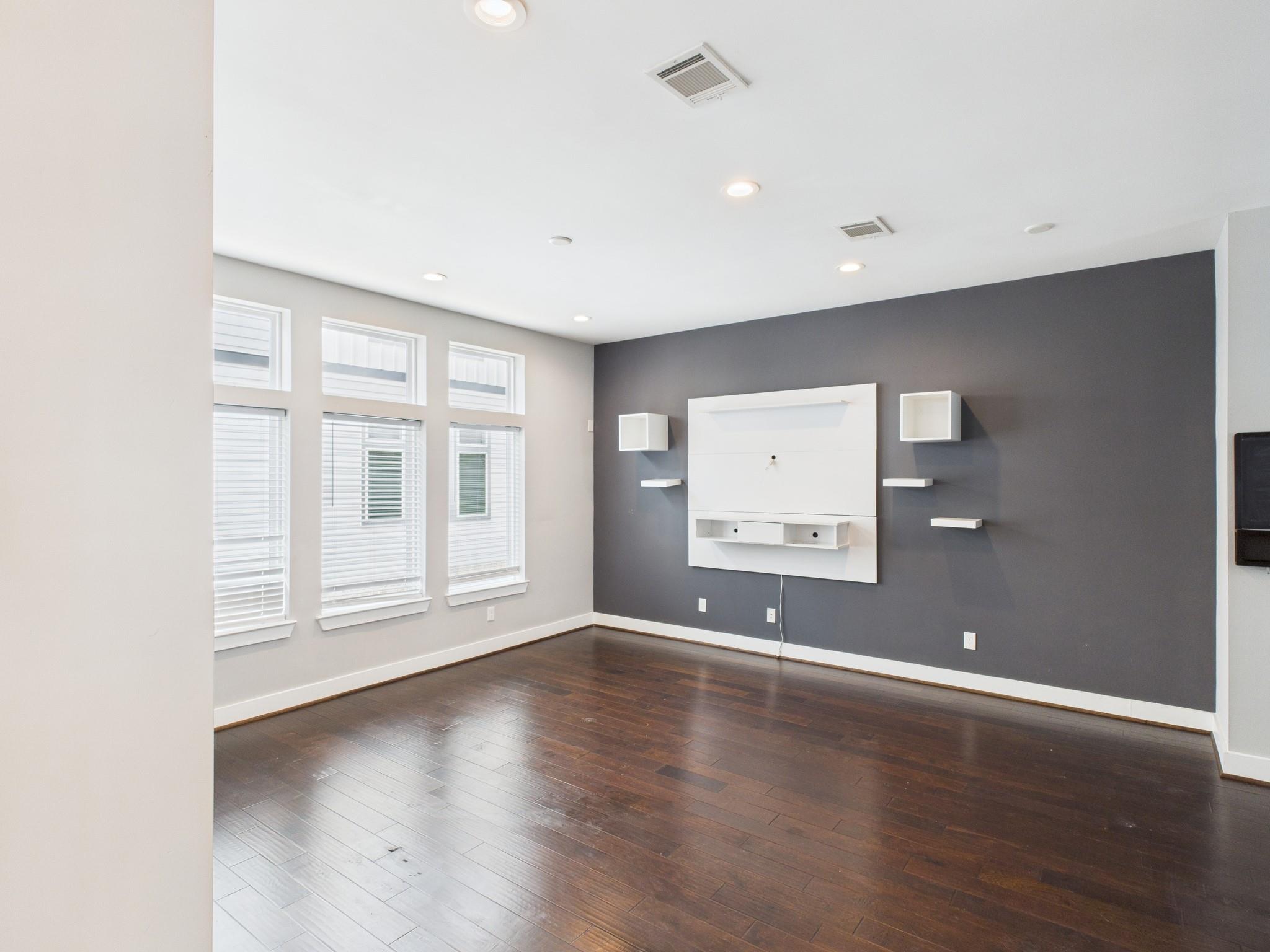 754 W Donovan Street