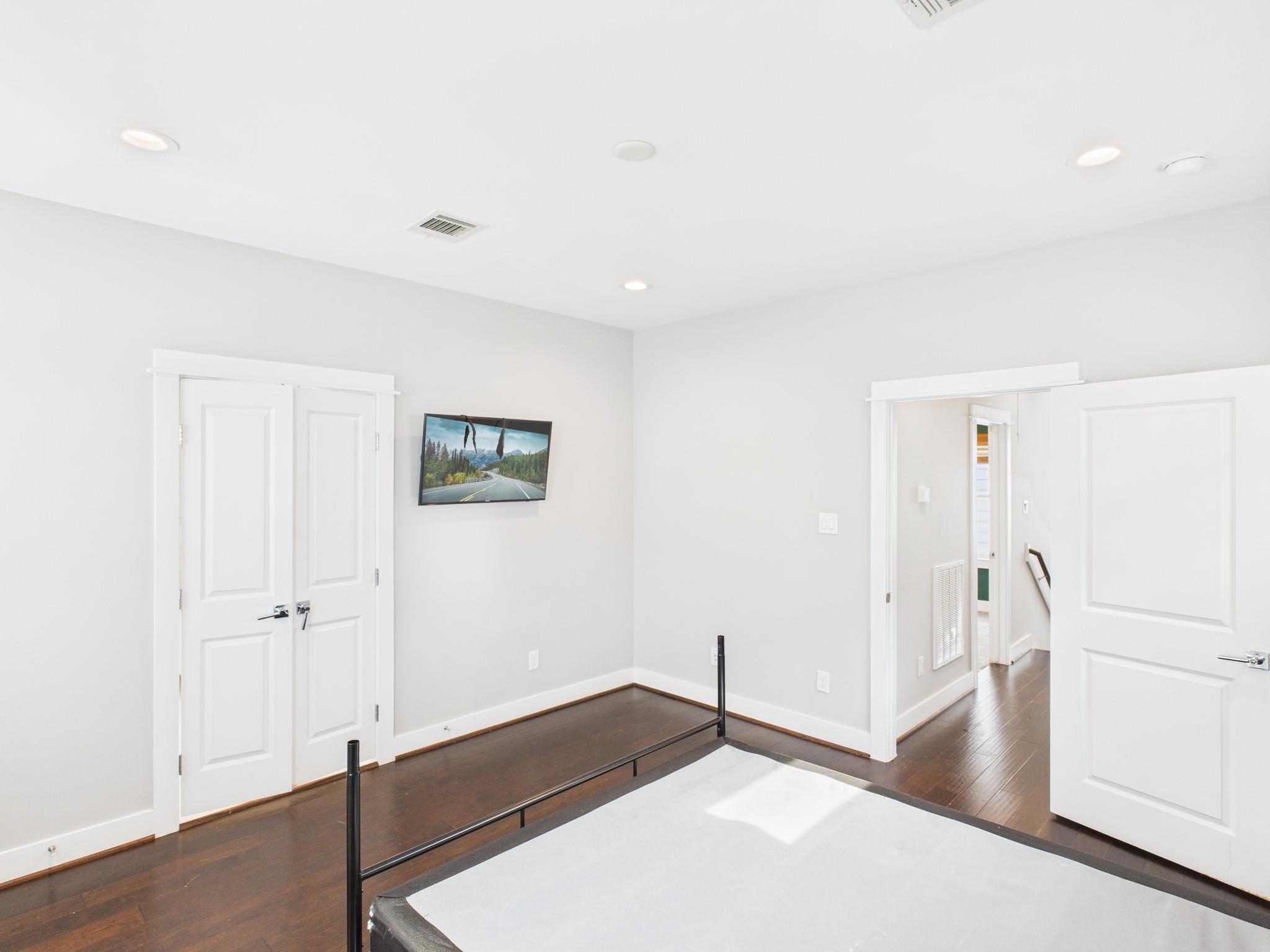 754 W Donovan Street