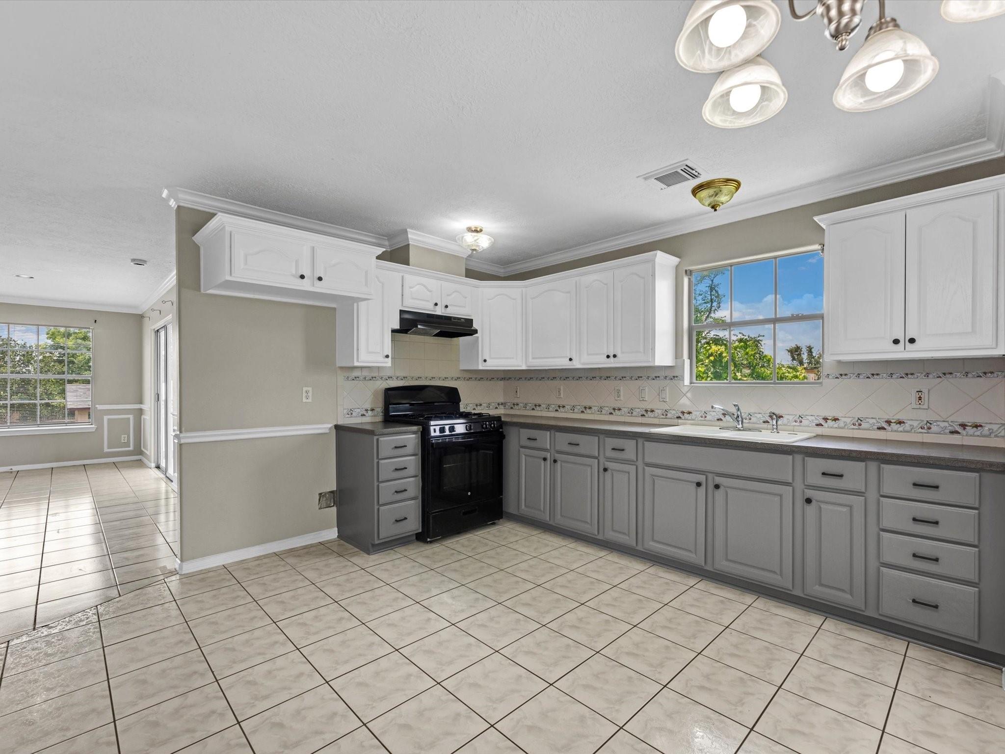 5005 Meadowlark Lane