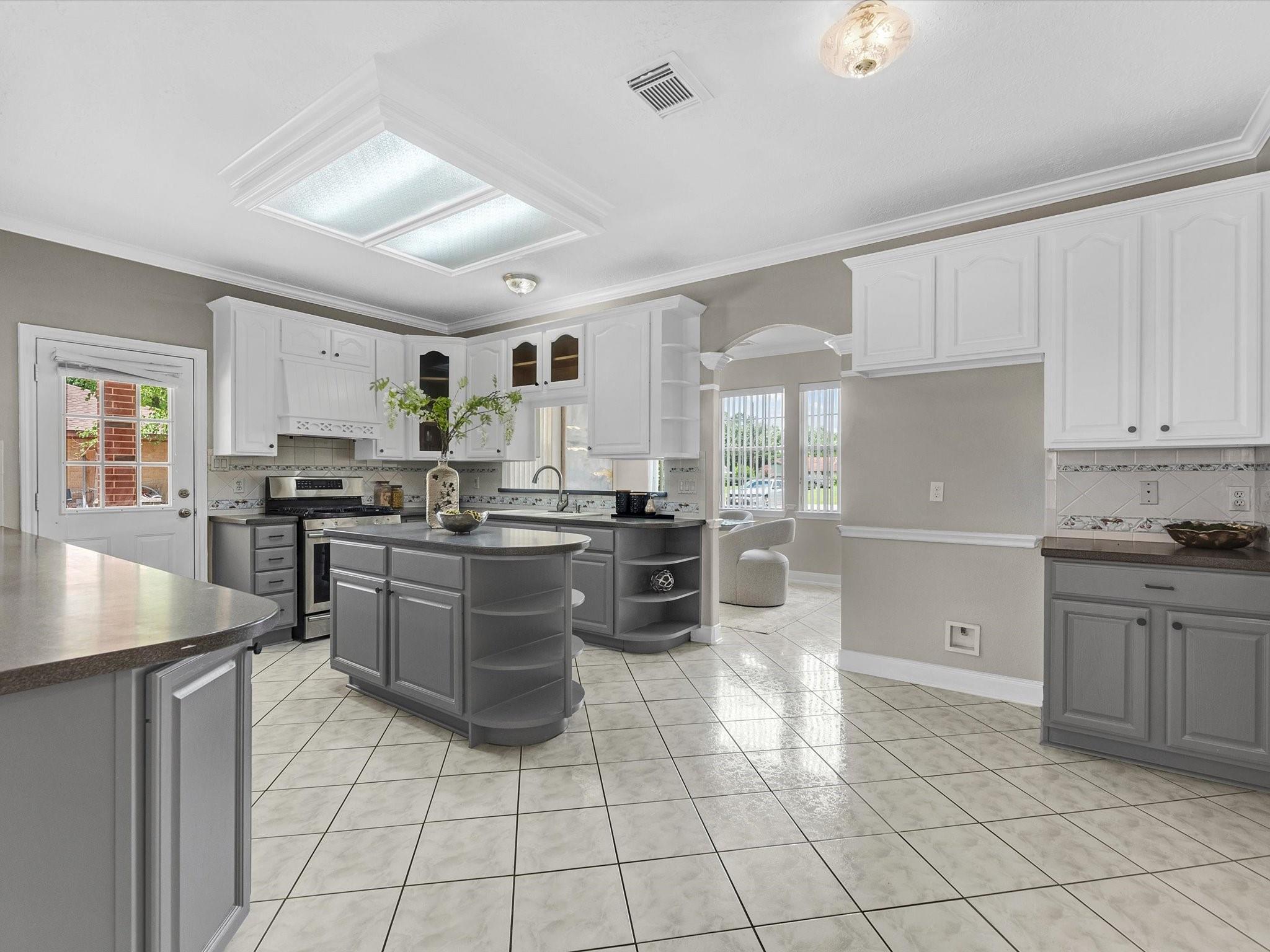 5005 Meadowlark Lane