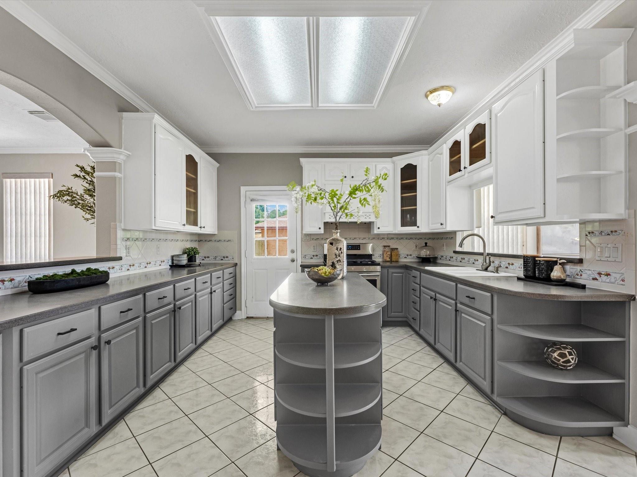 5005 Meadowlark Lane