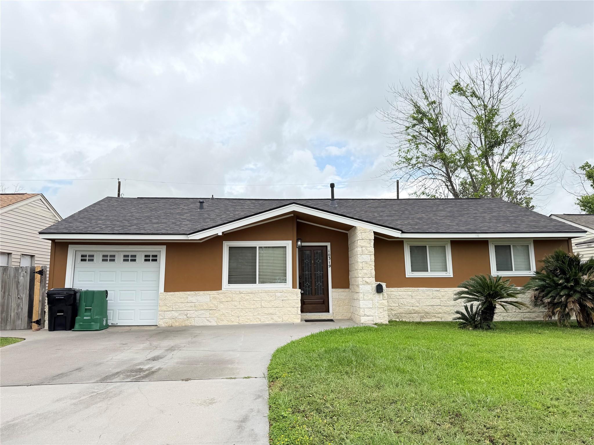 10319 Dunvegan Way