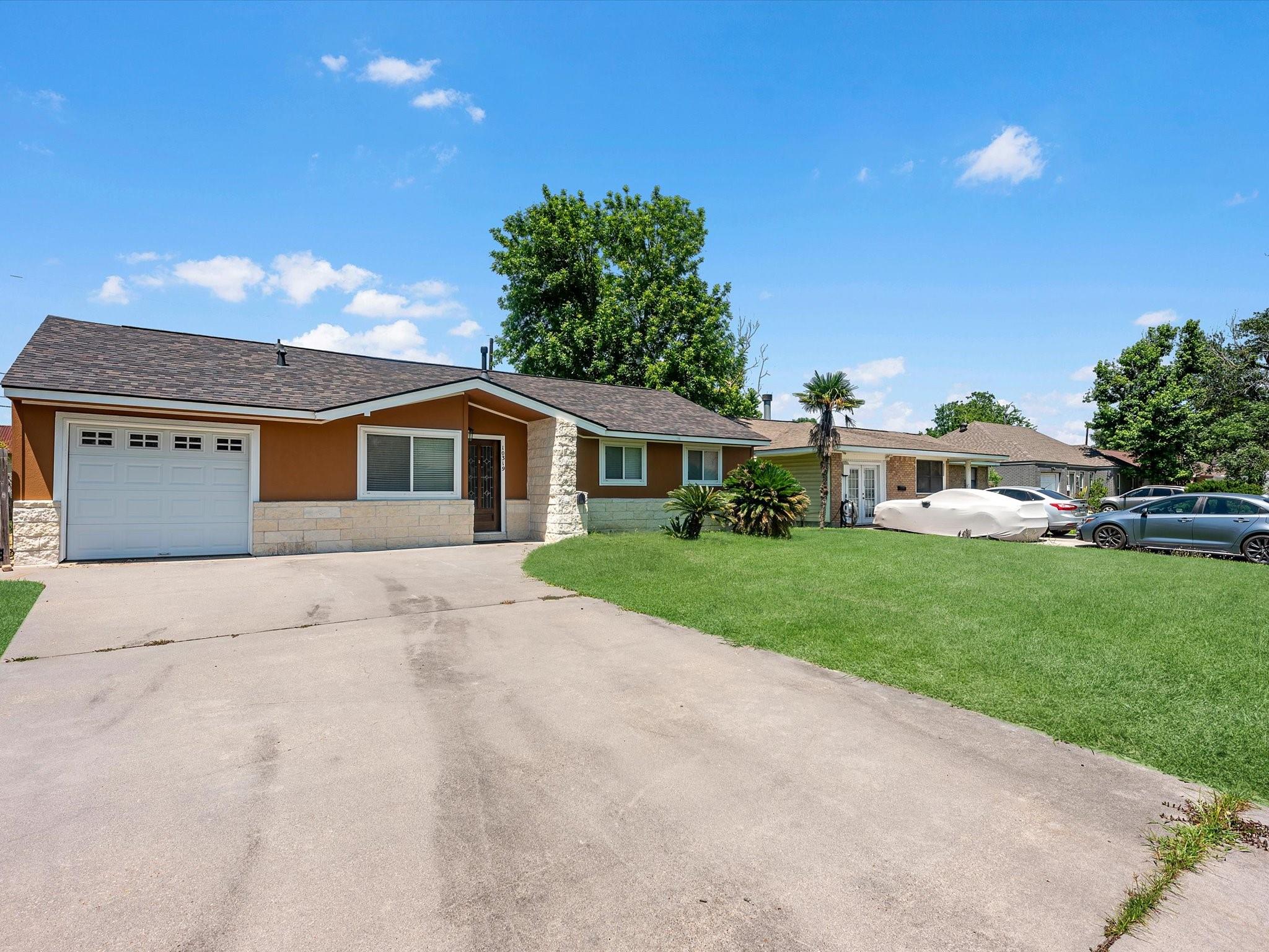 10319 Dunvegan Way