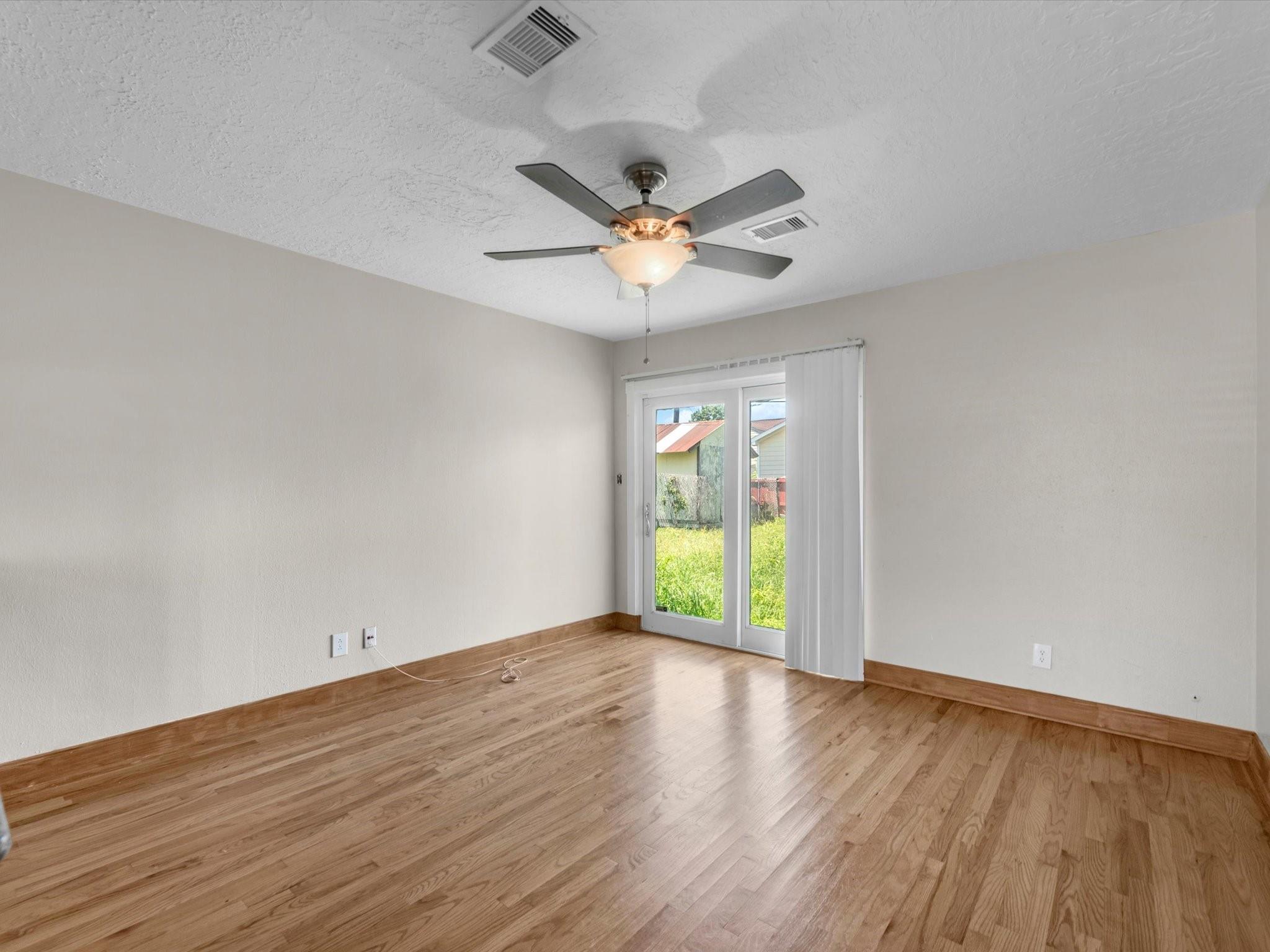 10319 Dunvegan Way