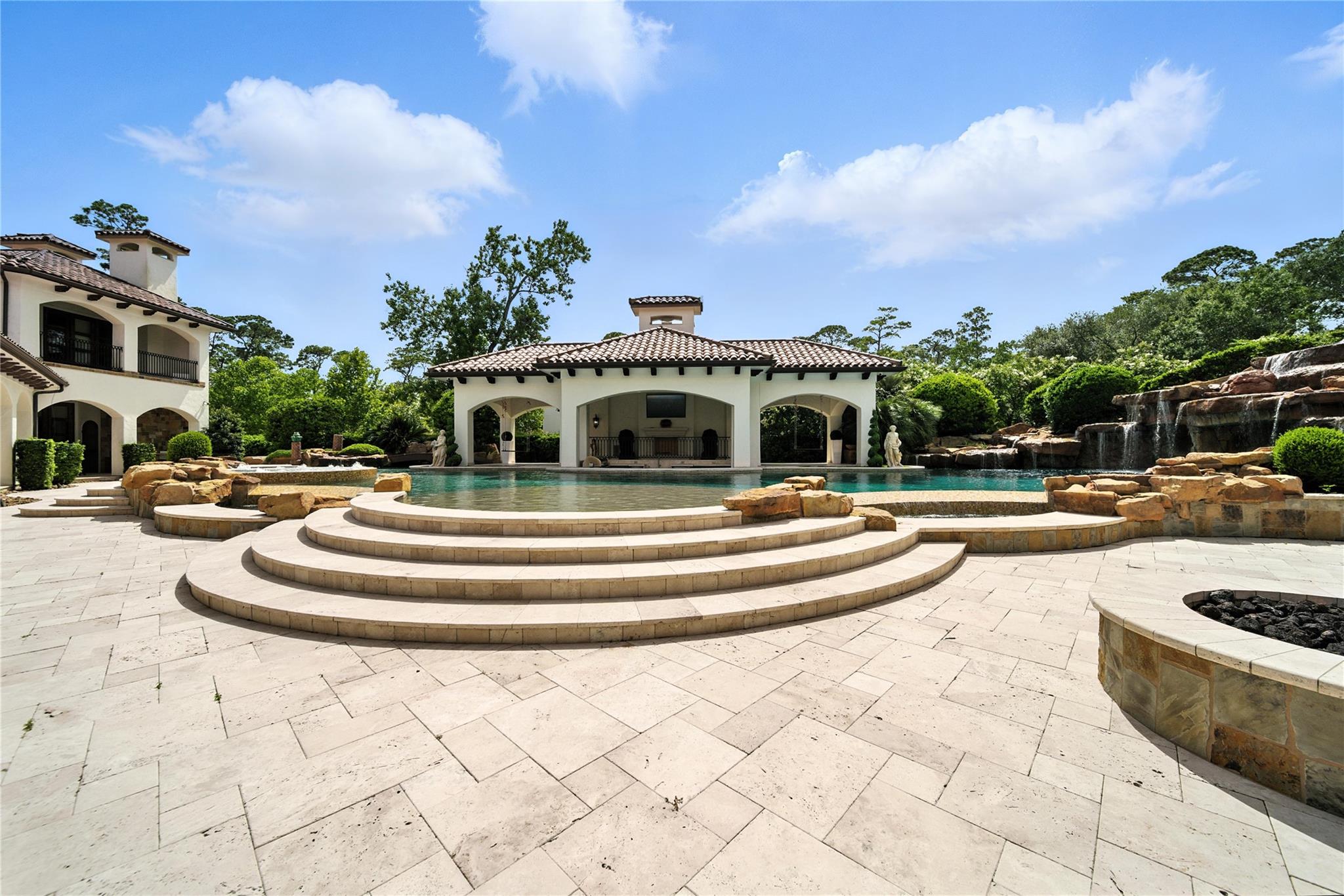 701 W Friar Tuck Lane