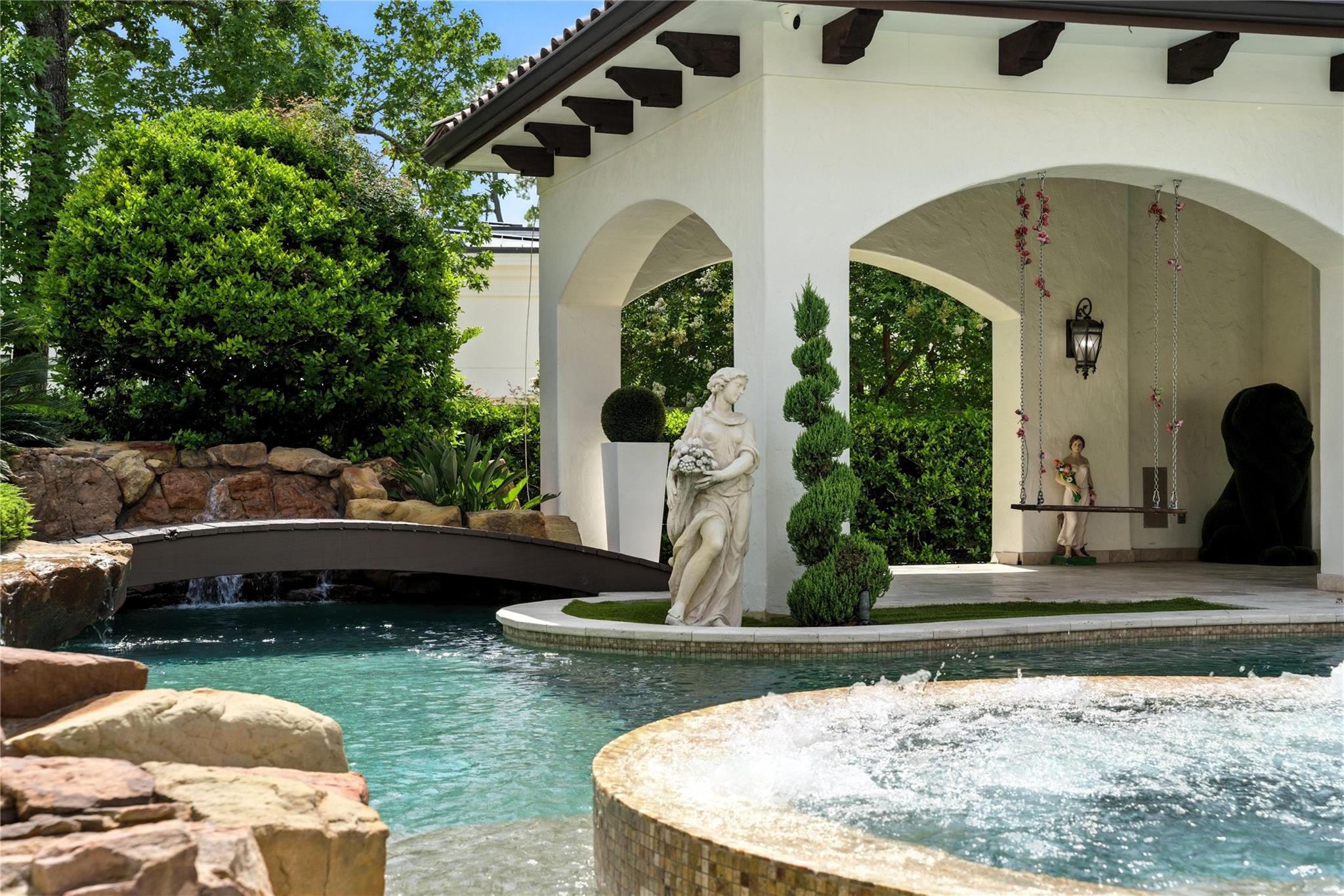 701 W Friar Tuck Lane