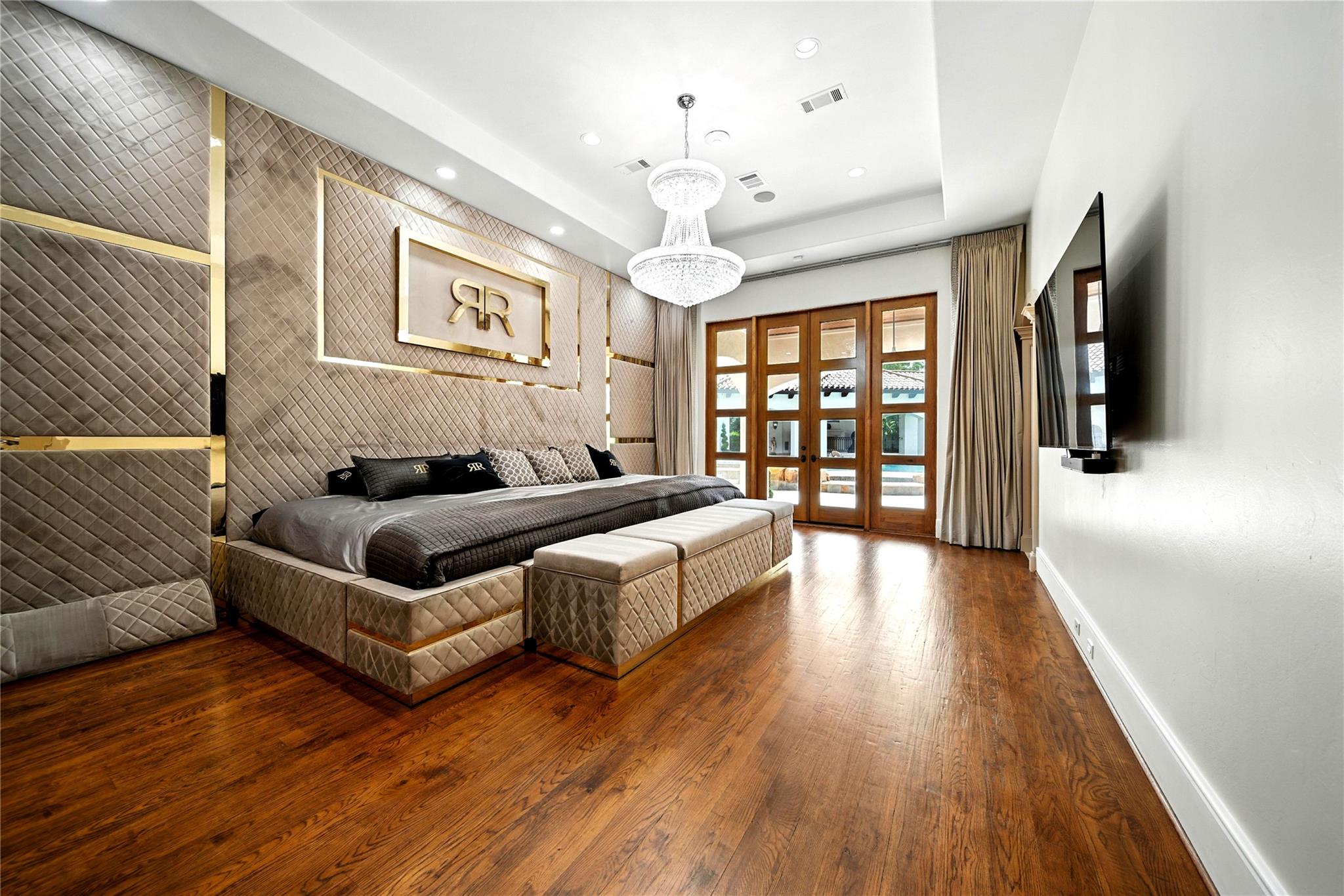 701 W Friar Tuck Lane